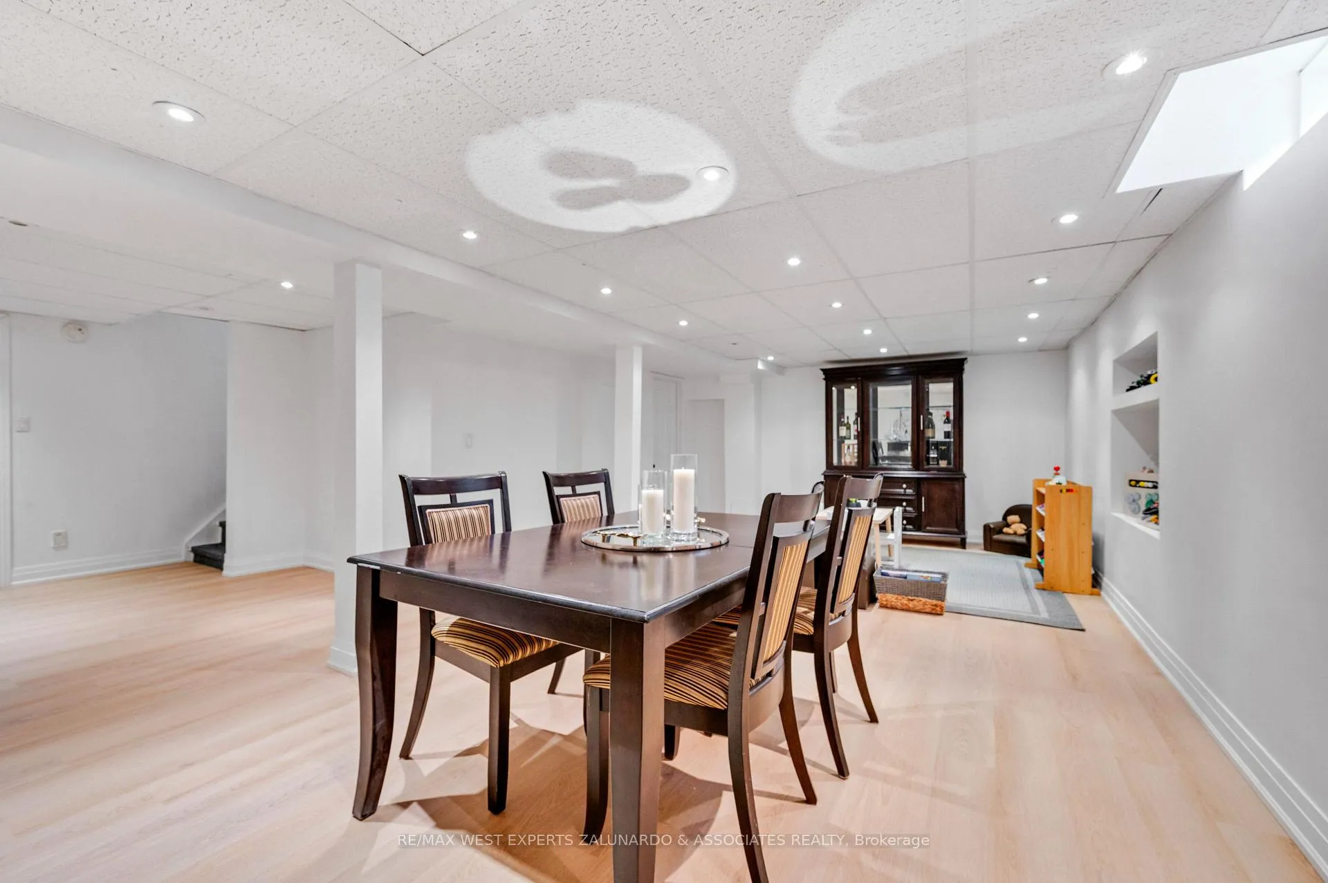 Photo 41 of 54 Kingsview Drive, Caledon, Bolton North — HOMEH