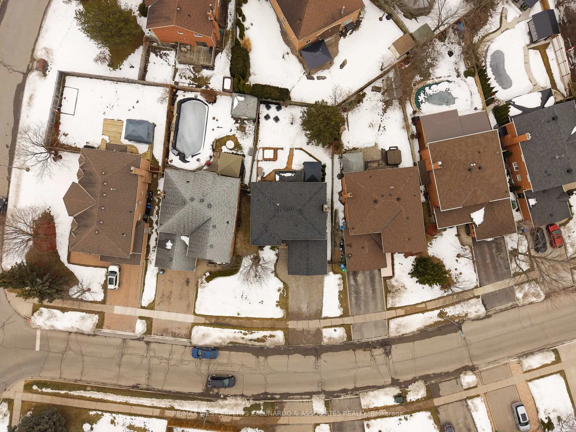 Photo 46 of 54 Kingsview Drive, Caledon, Bolton North — HOMEH
