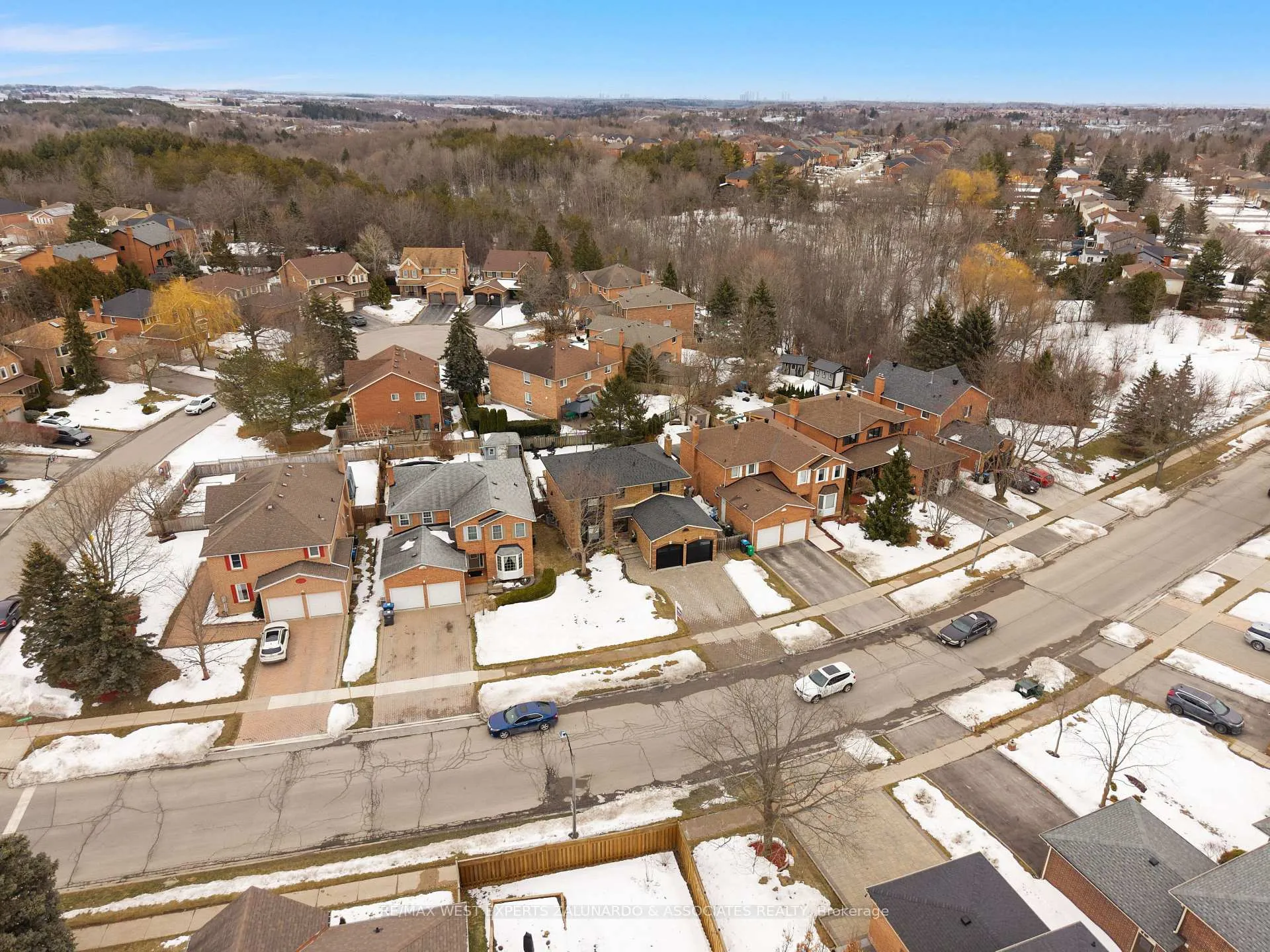 Photo 49 of 54 Kingsview Drive, Caledon, Bolton North — HOMEH