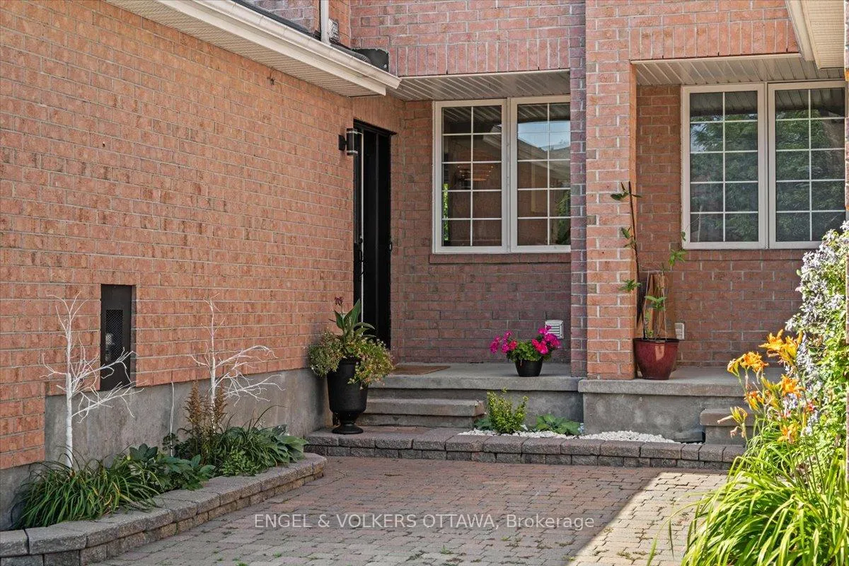 Photo 2 of 107 Redpath Drive, Ottawa, Barrhaven - Pheasant Run — HOMEH
