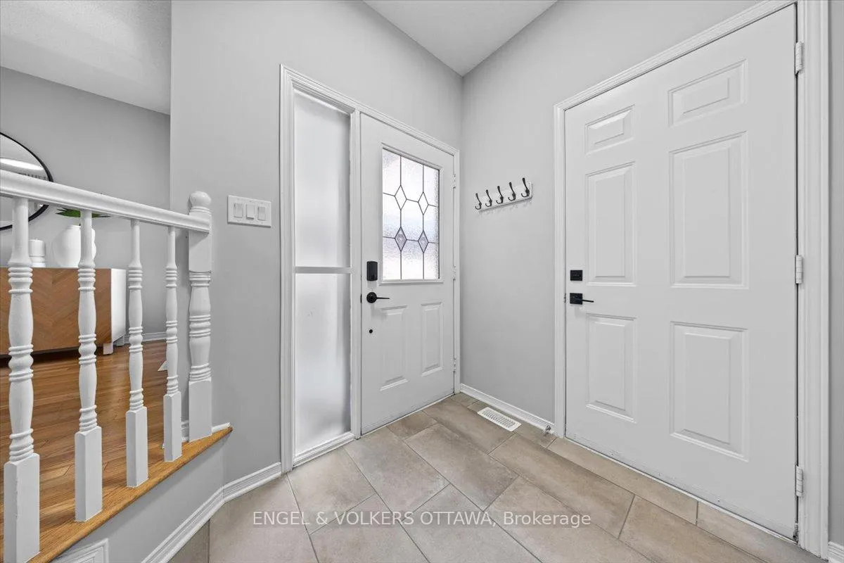 Photo 4 of 107 Redpath Drive, Ottawa, Barrhaven - Pheasant Run — HOMEH