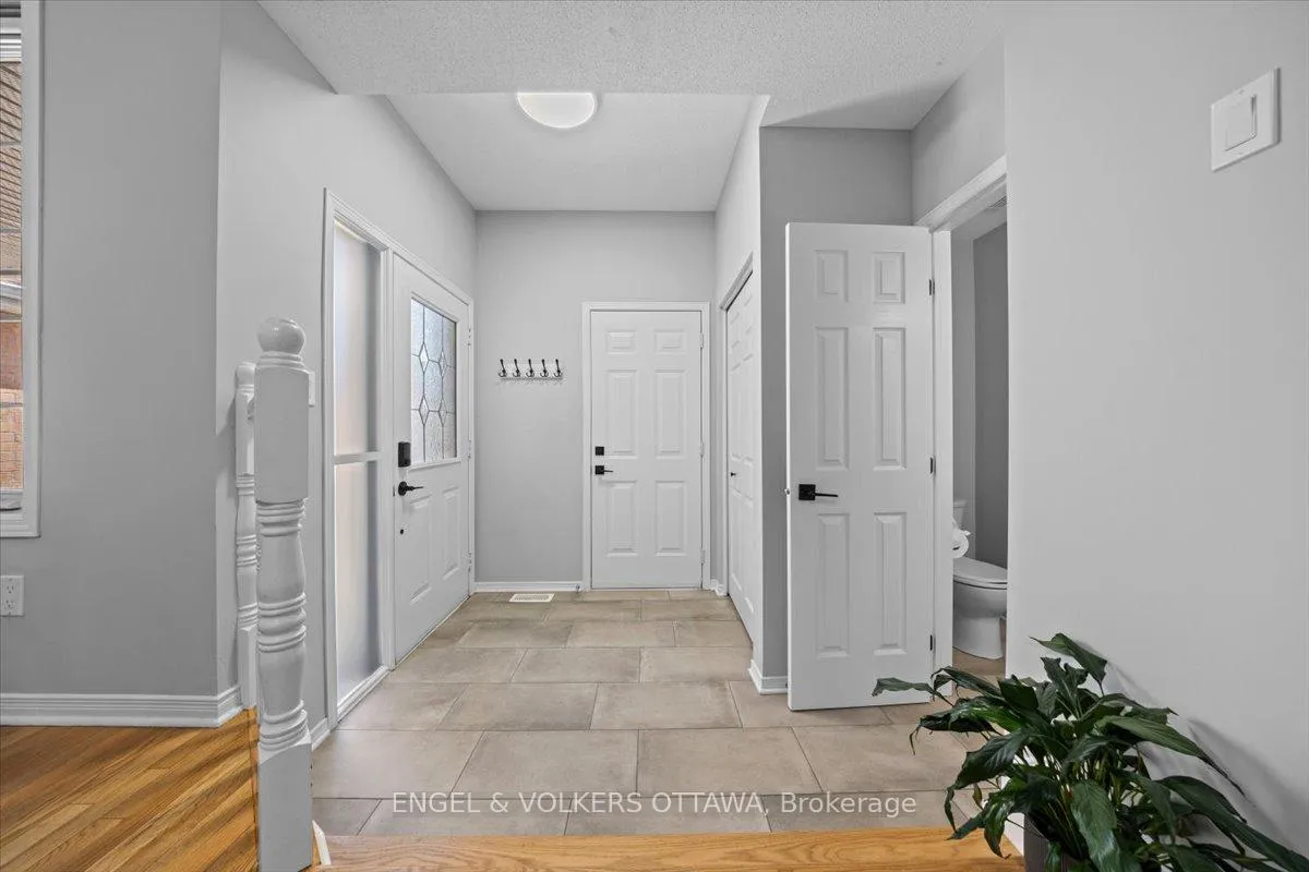 Photo 5 of 107 Redpath Drive, Ottawa, Barrhaven - Pheasant Run — HOMEH