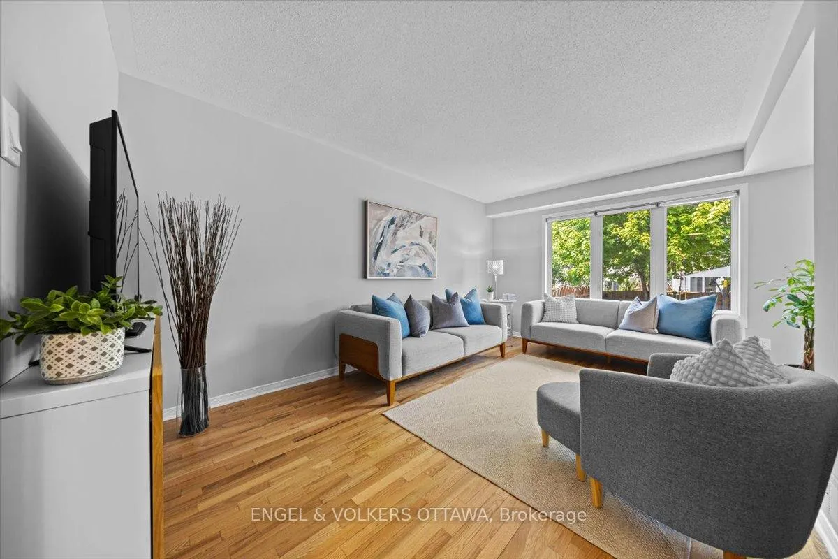 Photo 12 of 107 Redpath Drive, Ottawa, Barrhaven - Pheasant Run — HOMEH