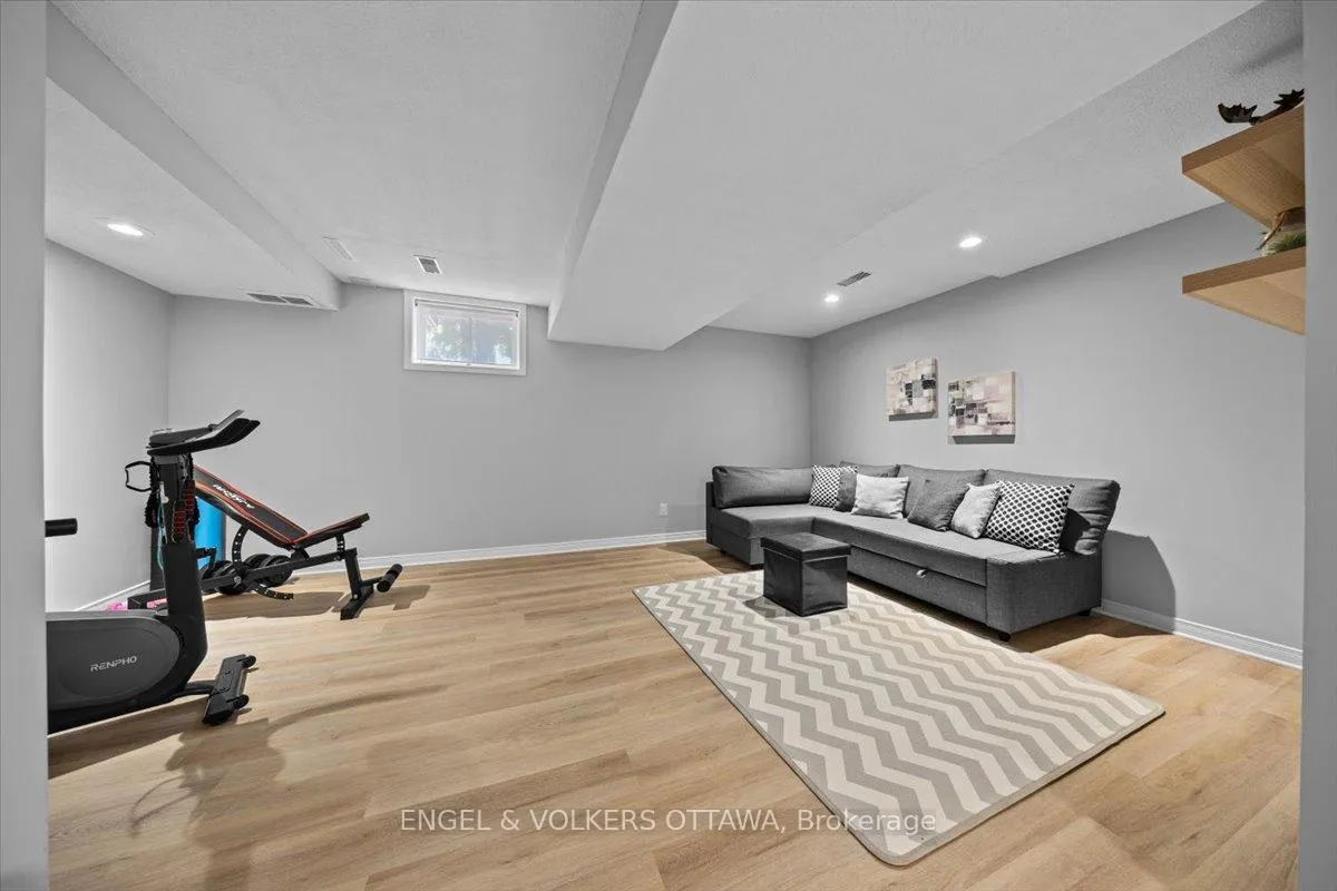 Photo 32 of 107 Redpath Drive, Ottawa, Barrhaven - Pheasant Run — HOMEH