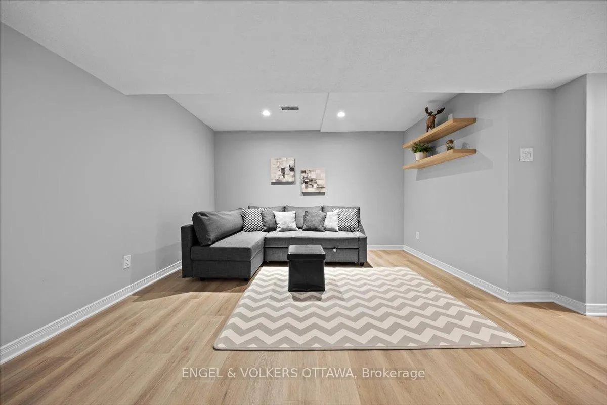 Photo 33 of 107 Redpath Drive, Ottawa, Barrhaven - Pheasant Run — HOMEH