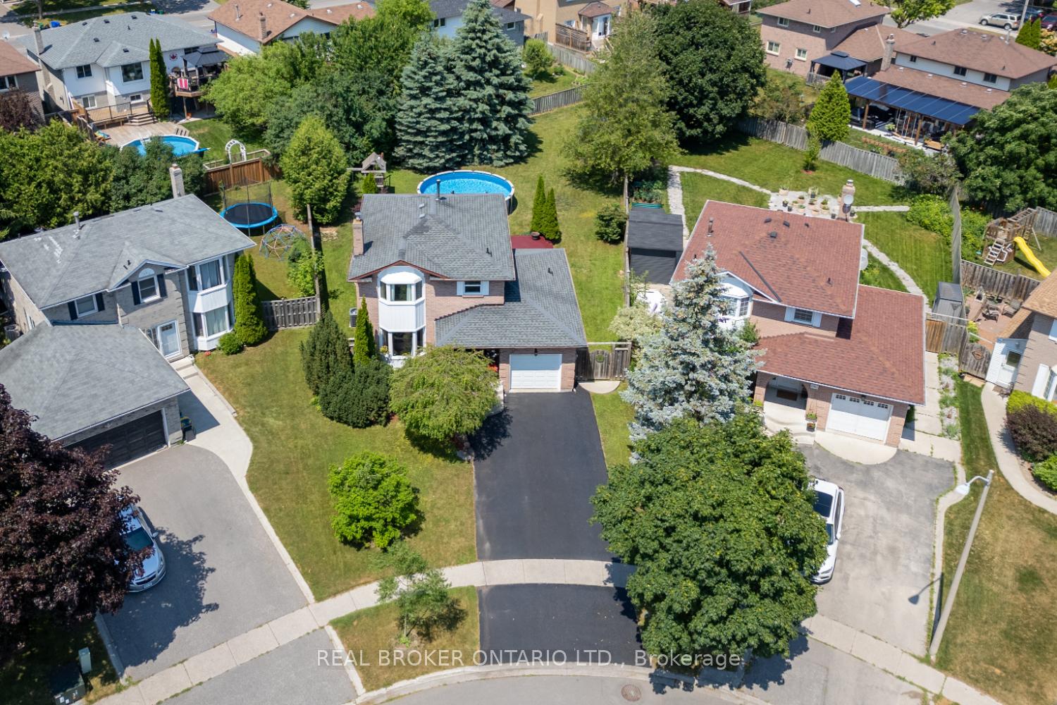 Photo 3 of 78 Cherry Blossom Crescent, Clarington, Courtice — HOMEH