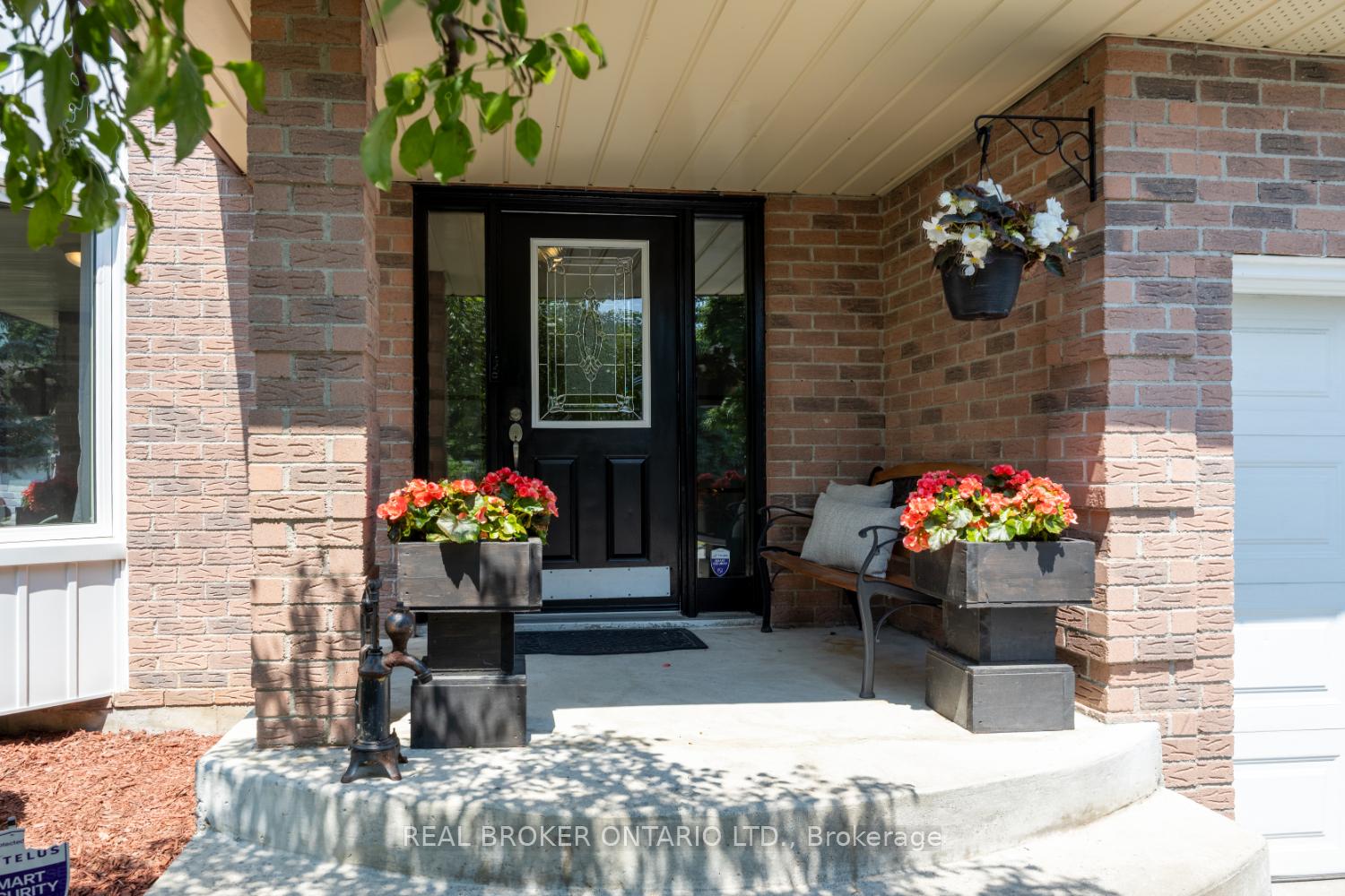 Photo 4 of 78 Cherry Blossom Crescent, Clarington, Courtice — HOMEH