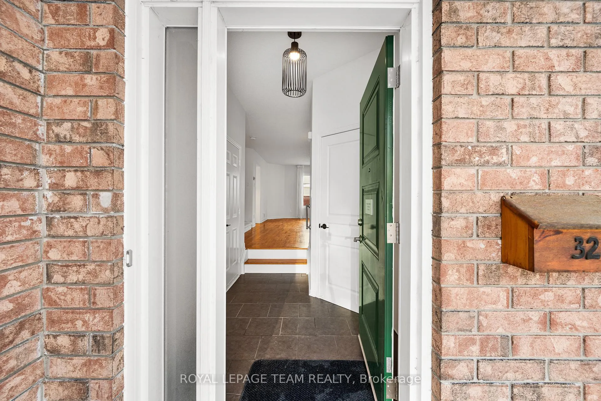 Photo 3 of 32 Bishops Mills Way, Ottawa, Kanata - Beaverbrook — HOMEH