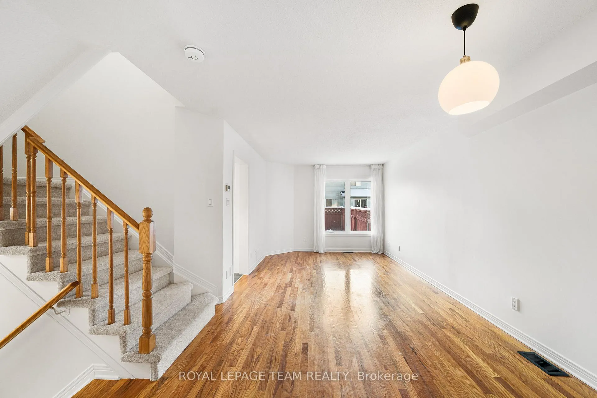 Photo 7 of 32 Bishops Mills Way, Ottawa, Kanata - Beaverbrook — HOMEH