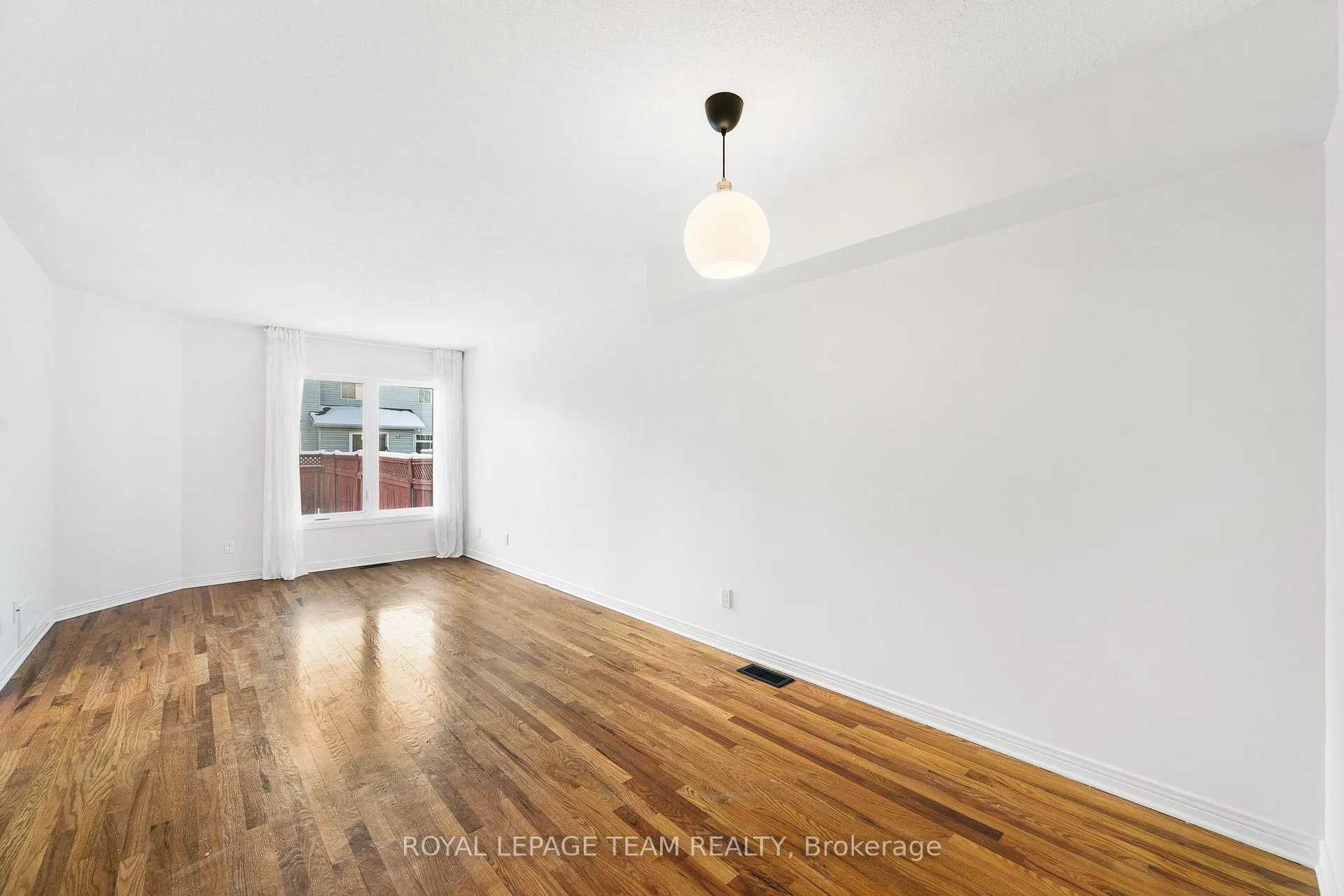 Photo 8 of 32 Bishops Mills Way, Ottawa, Kanata - Beaverbrook — HOMEH