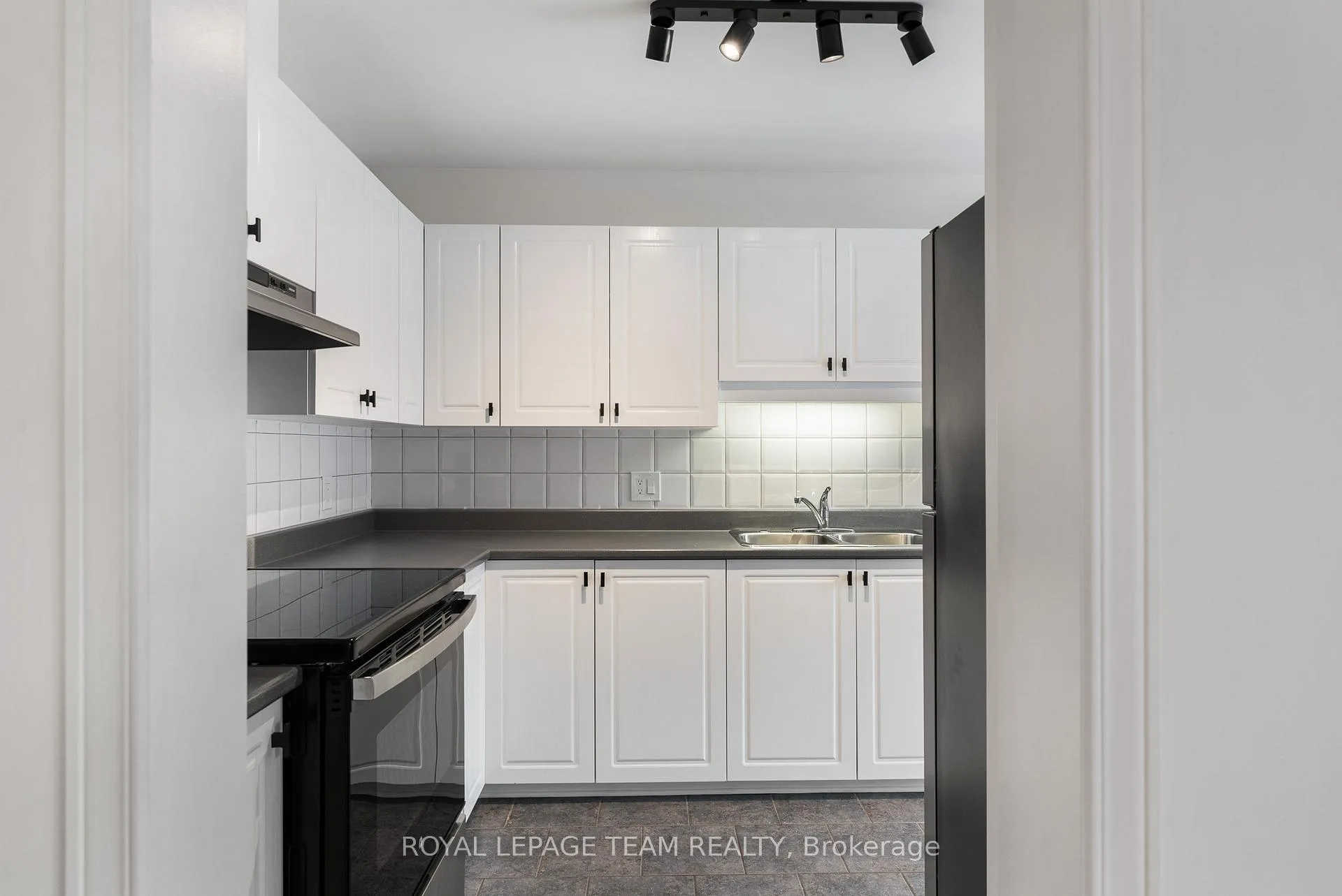 Photo 15 of 32 Bishops Mills Way, Ottawa, Kanata - Beaverbrook — HOMEH