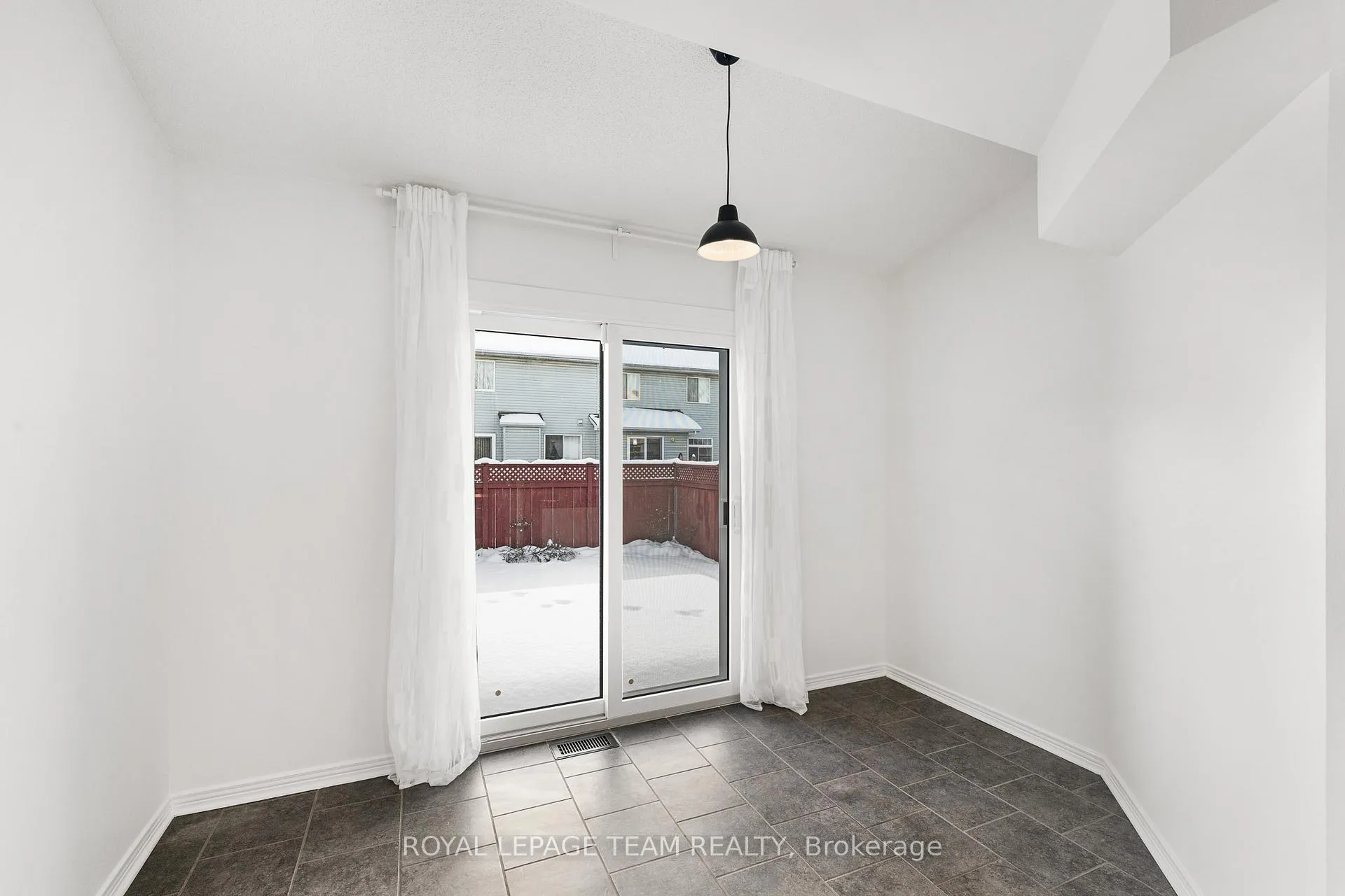 Photo 19 of 32 Bishops Mills Way, Ottawa, Kanata - Beaverbrook — HOMEH