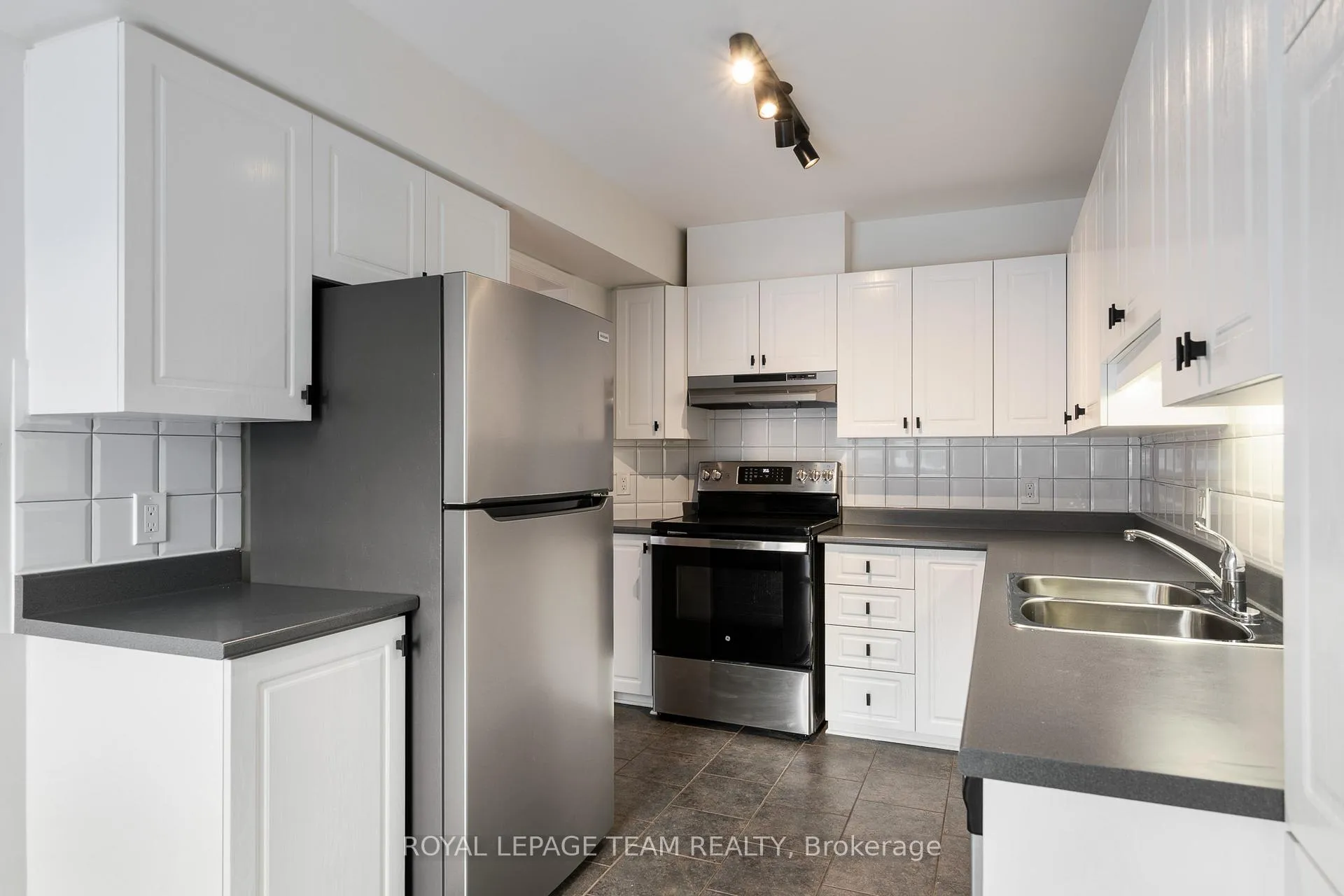 Photo 22 of 32 Bishops Mills Way, Ottawa, Kanata - Beaverbrook — HOMEH
