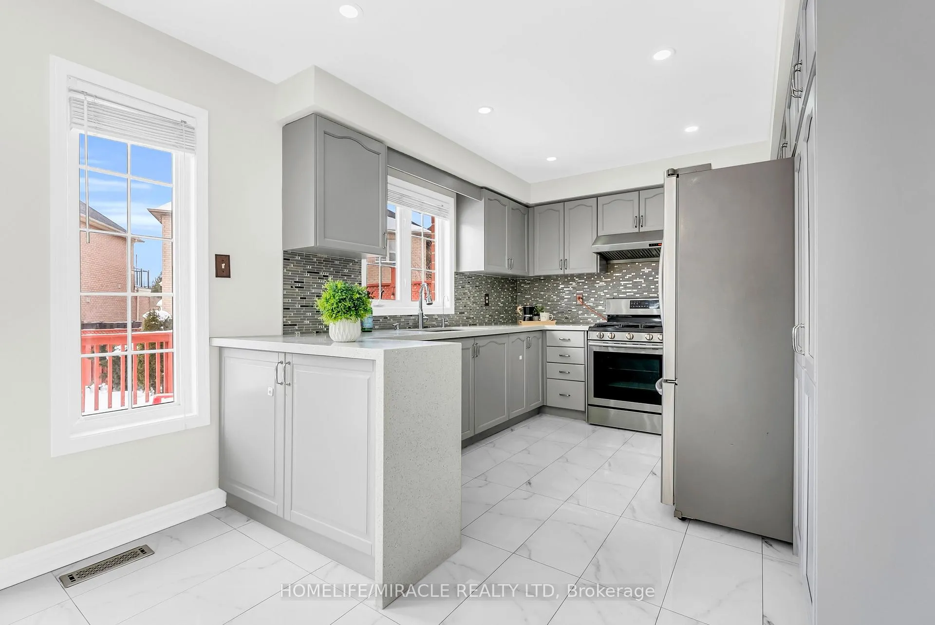 Photo 9 of 76 Starhill Crescent, Brampton, Sandringham-Wellington — HOMEH