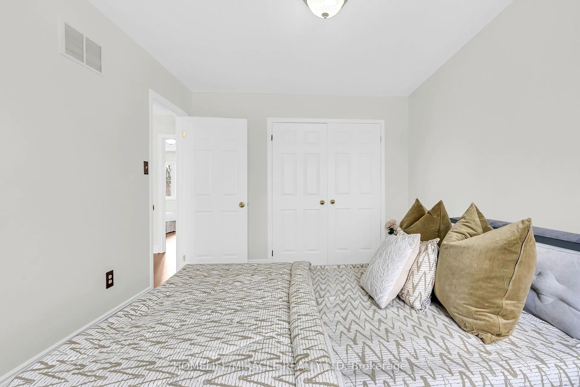 Photo 28 of 76 Starhill Crescent, Brampton, Sandringham-Wellington — HOMEH