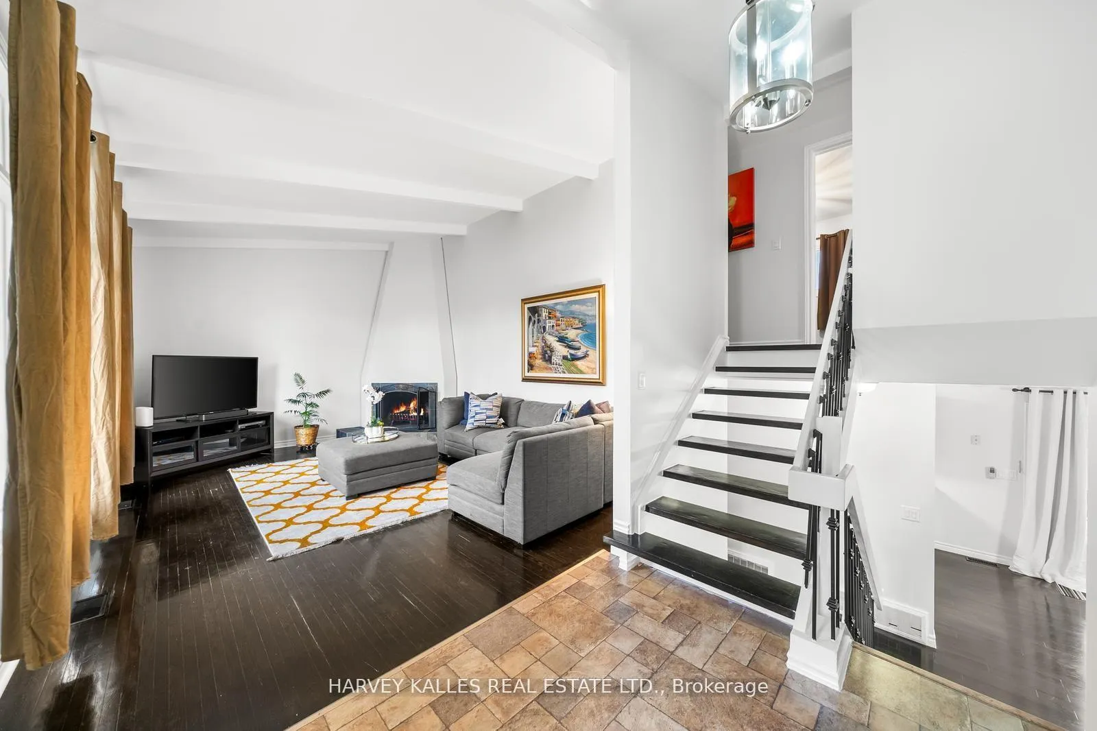 Photo 4 of 38 Follett Court, Ajax, South East — HOMEH