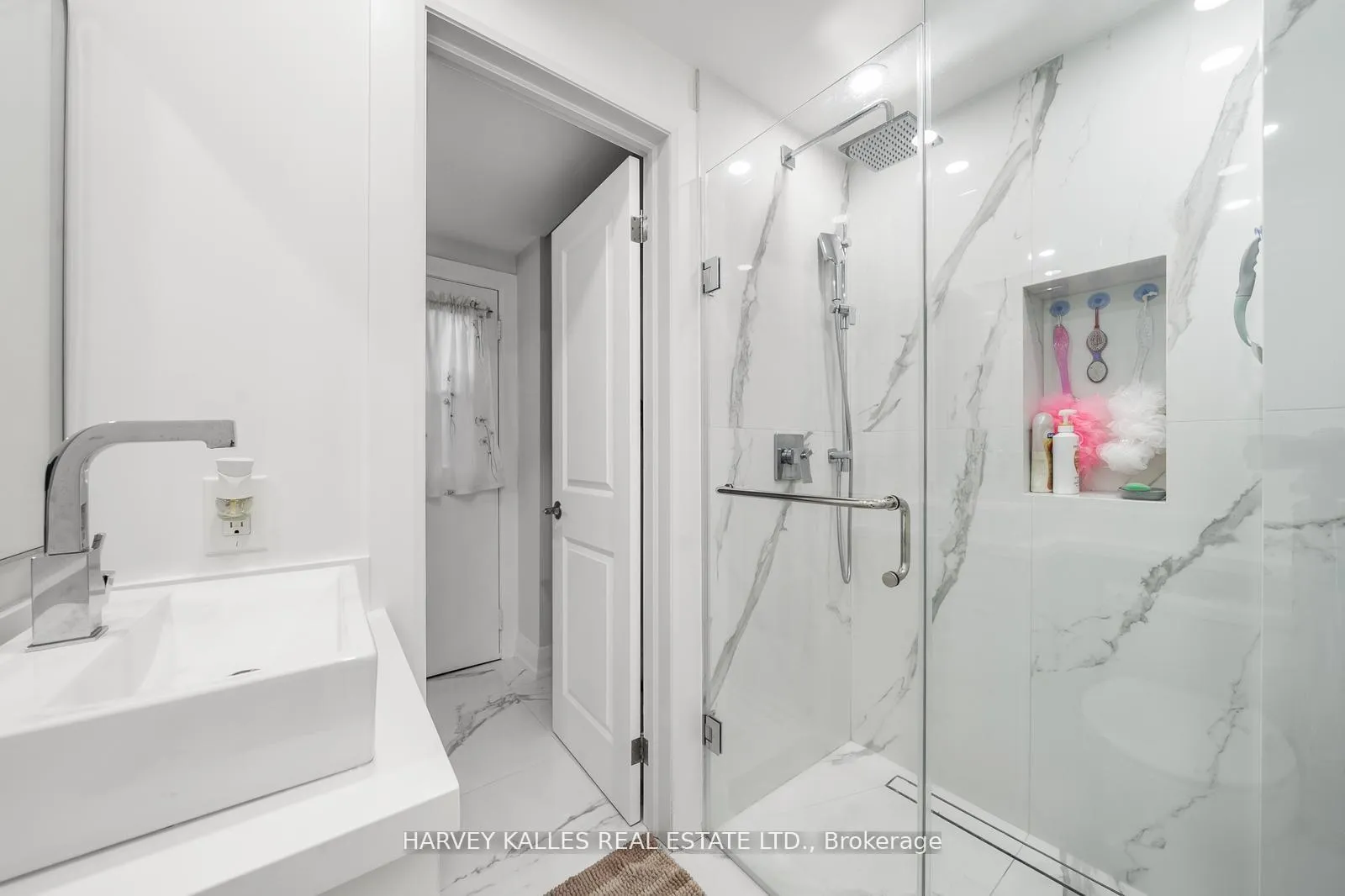 Photo 30 of 38 Follett Court, Ajax, South East — HOMEH