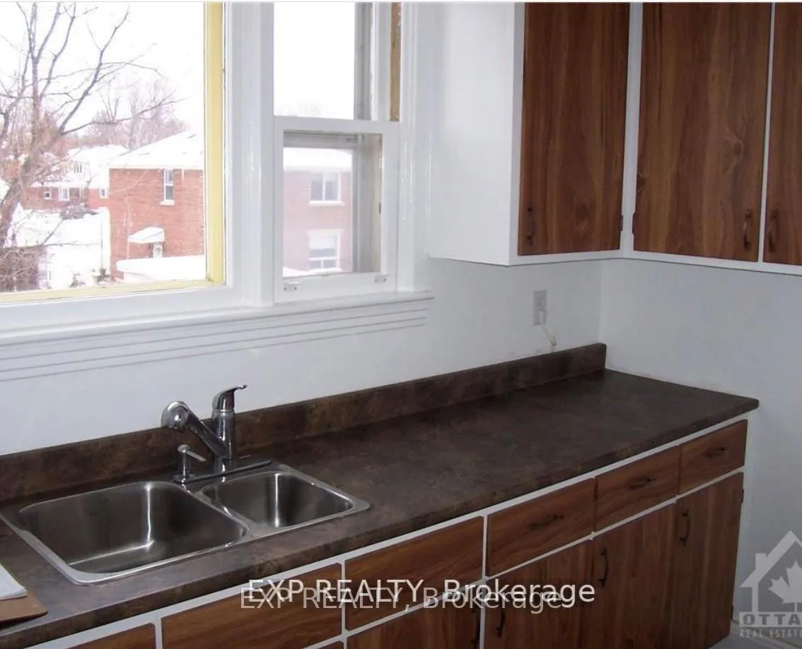 Photo 5 of 879 Kirkwood Avenue, Ottawa, Carlington — HOMEH