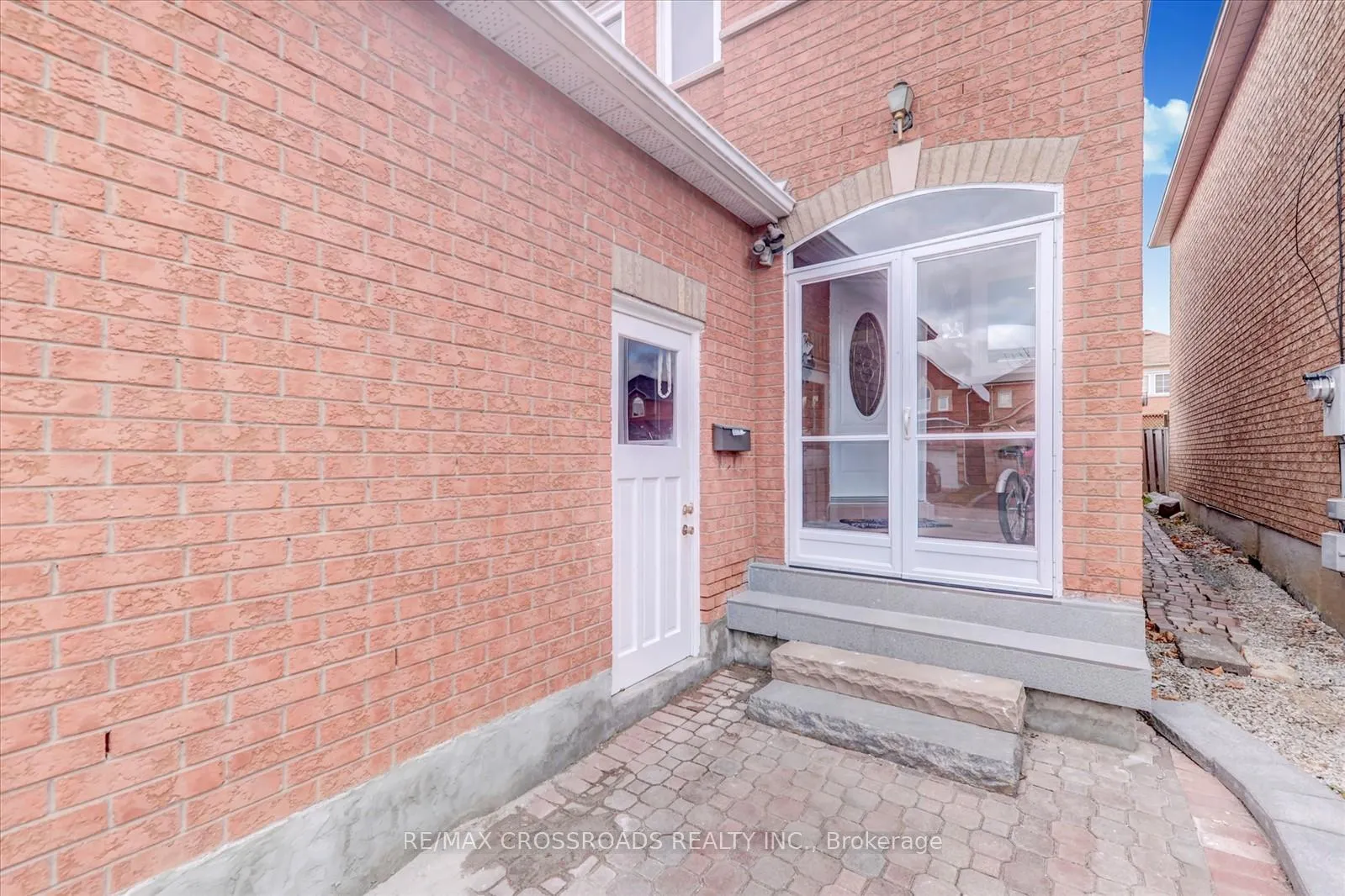 Photo 4 of 51 Clarion Crescent, Markham, Middlefield — HOMEH
