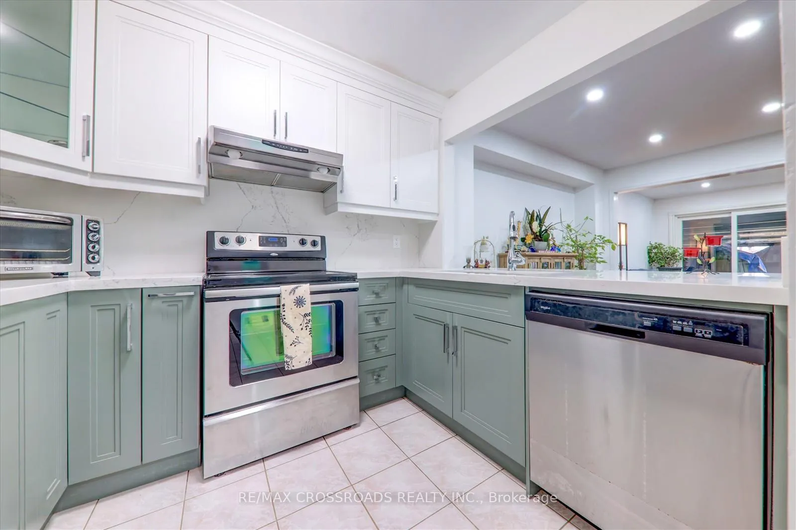 Photo 8 of 51 Clarion Crescent, Markham, Middlefield — HOMEH
