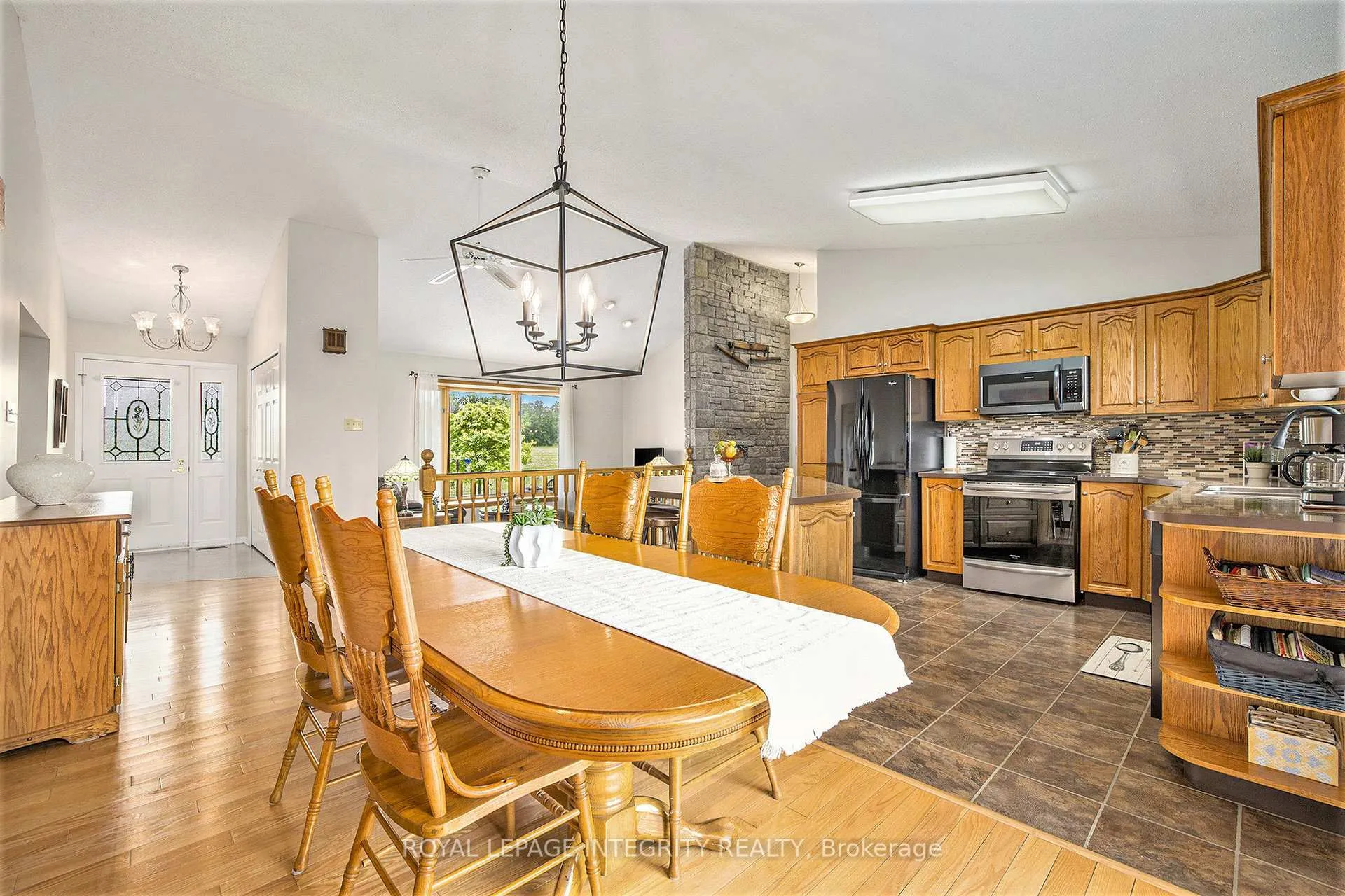 Photo 11 of 4045 Highway 17, Arnprior — HOMEH