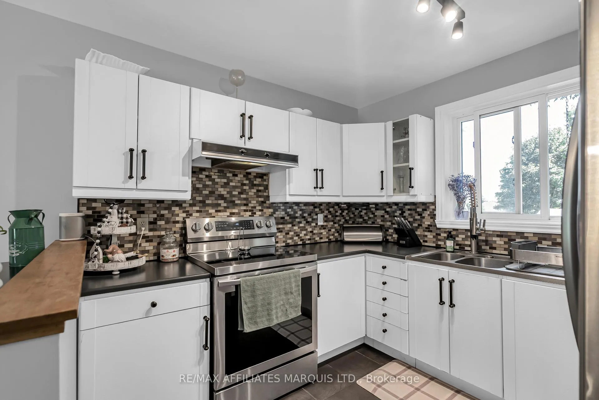 Photo 11 of 104 Markell Crescent, Cornwall — HOMEH