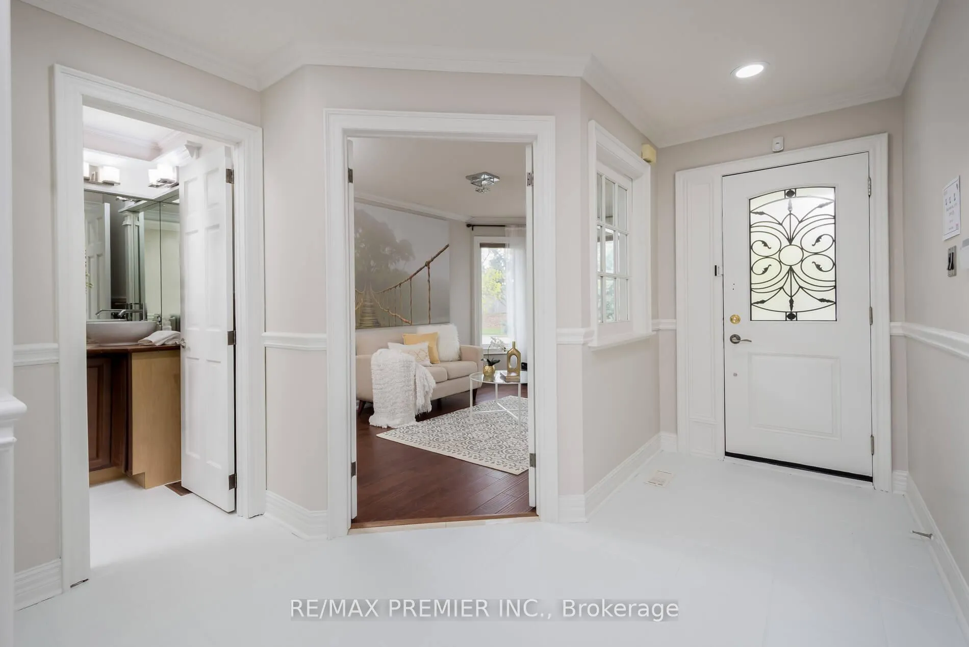 Photo 3 of 348 Royalpark Way, Vaughan, Elder Mills — HOMEH