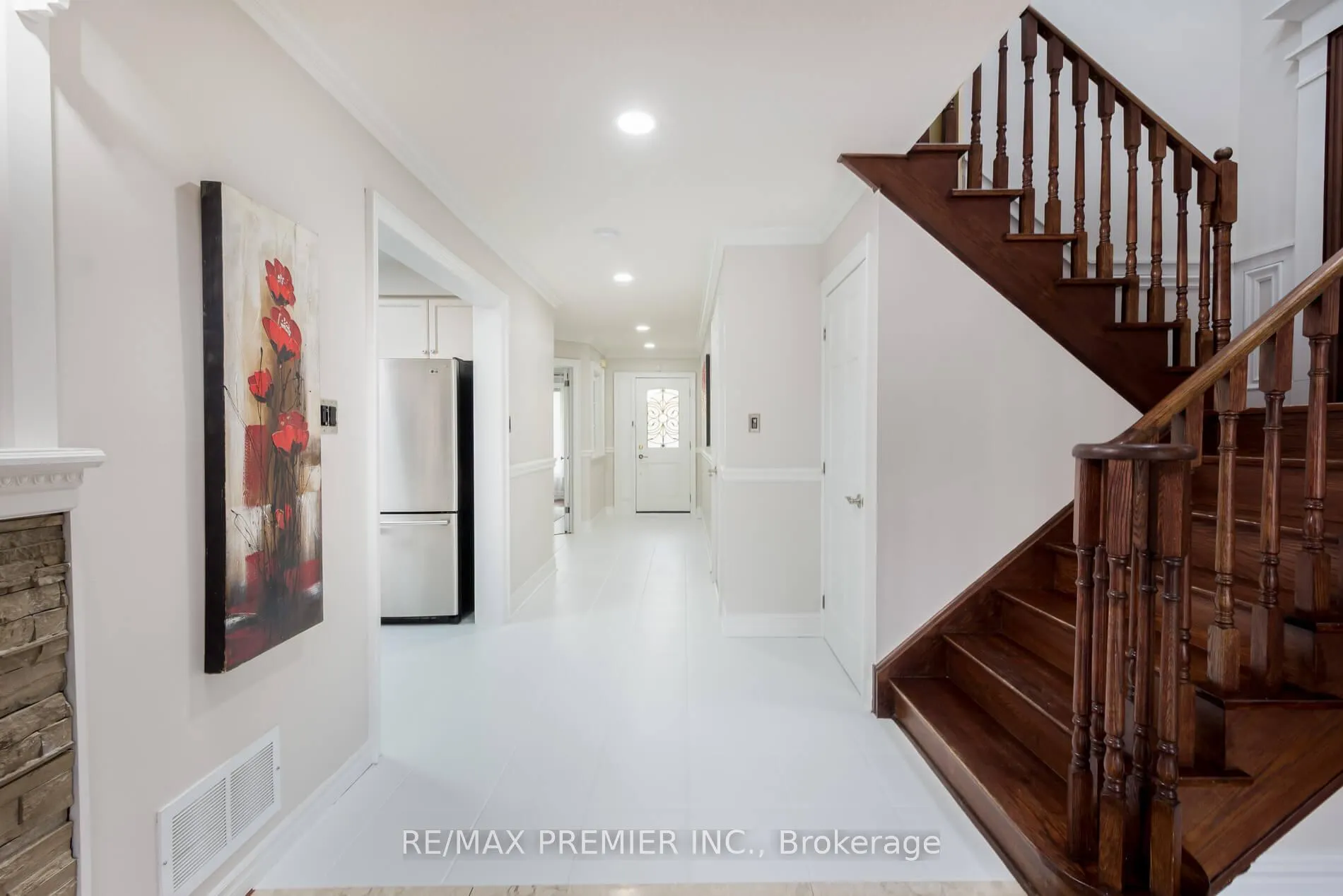 Photo 5 of 348 Royalpark Way, Vaughan, Elder Mills — HOMEH