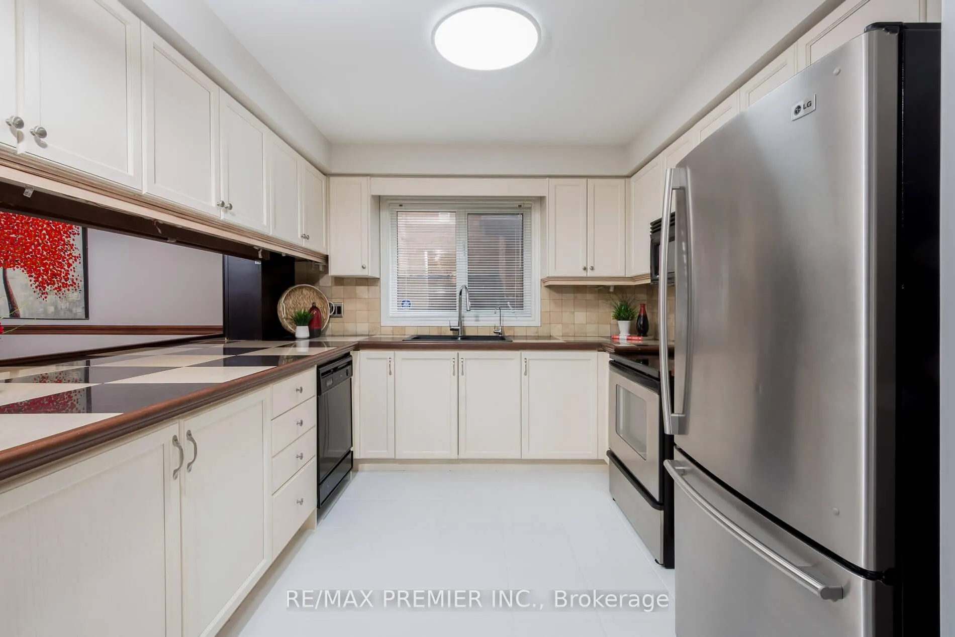 Photo 13 of 348 Royalpark Way, Vaughan, Elder Mills — HOMEH