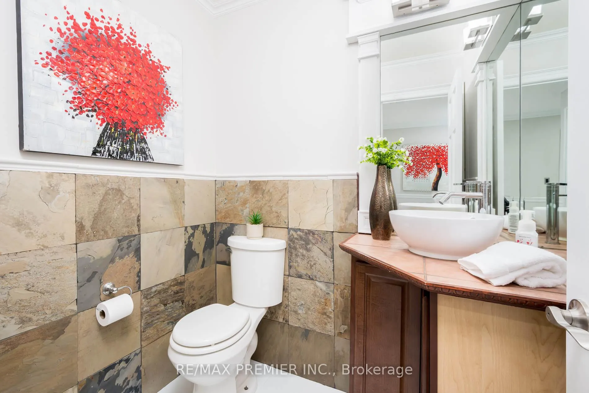Photo 16 of 348 Royalpark Way, Vaughan, Elder Mills — HOMEH