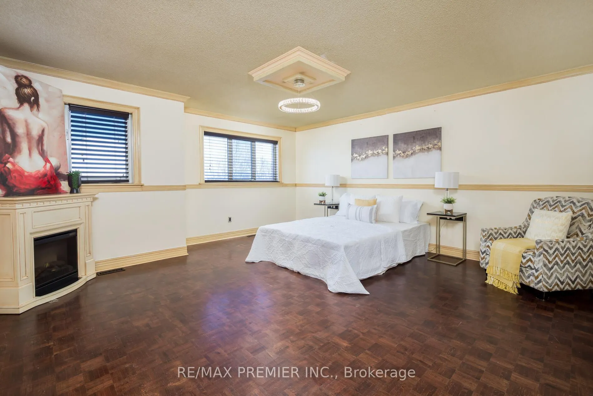 Photo 18 of 348 Royalpark Way, Vaughan, Elder Mills — HOMEH
