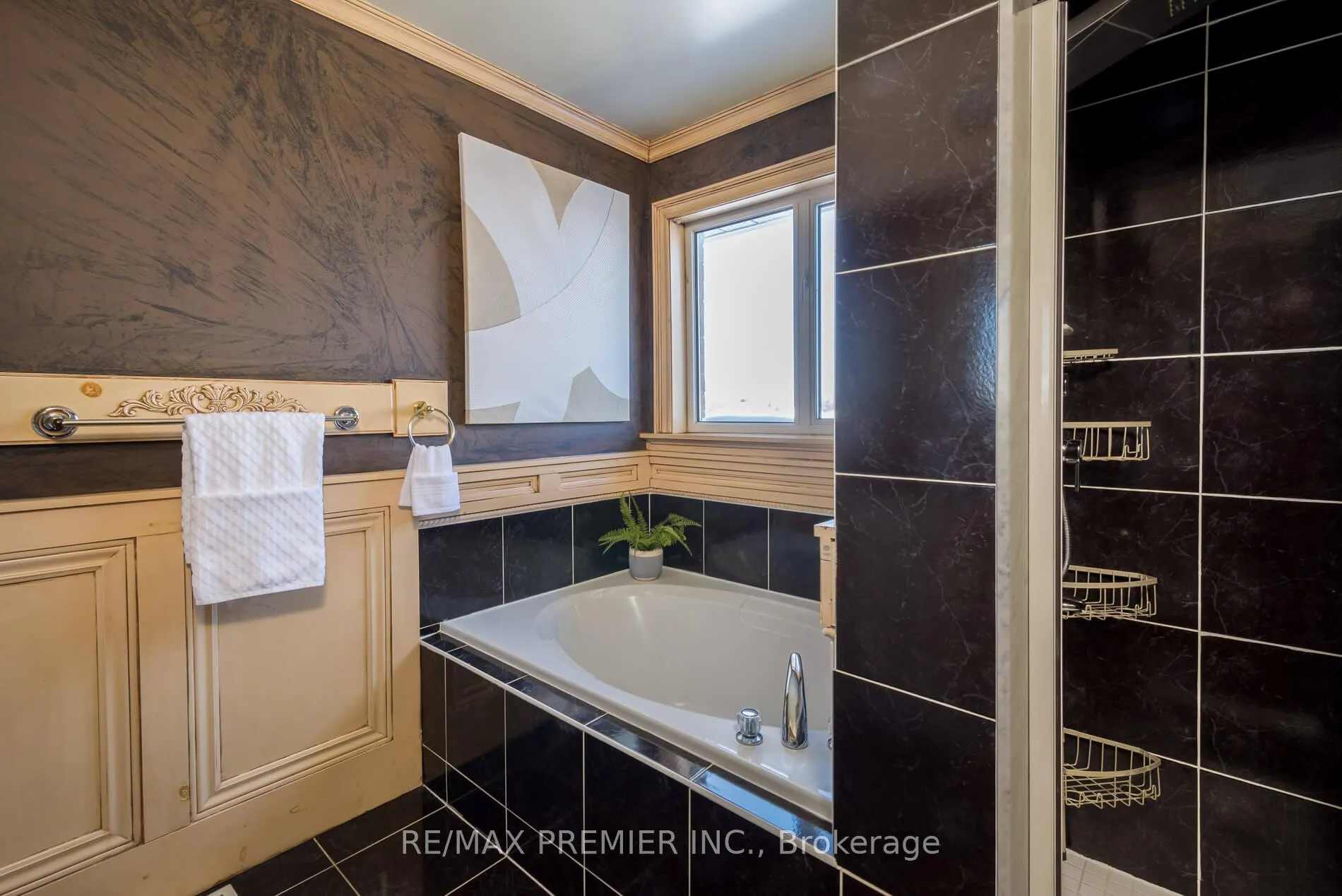 Photo 20 of 348 Royalpark Way, Vaughan, Elder Mills — HOMEH