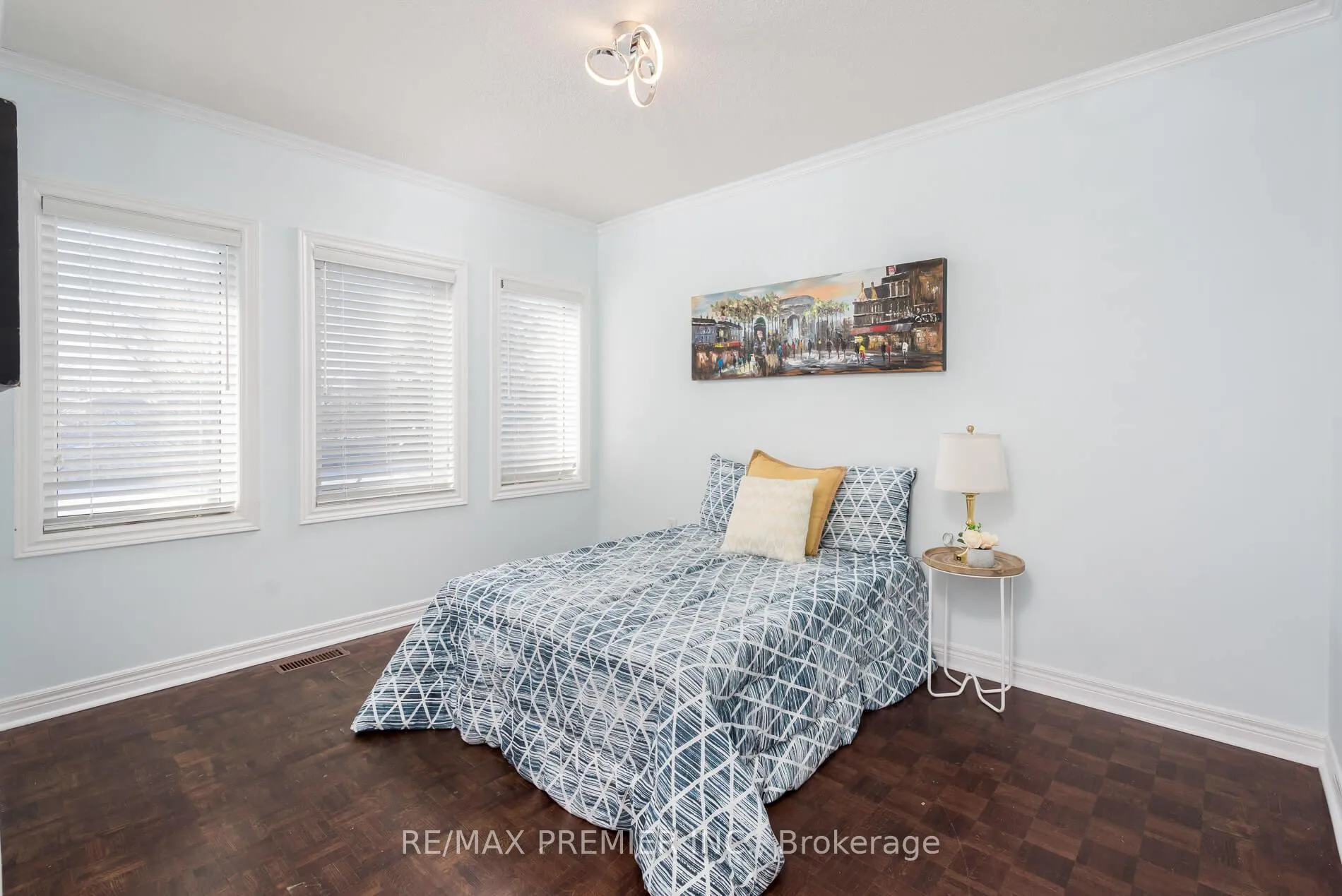 Photo 21 of 348 Royalpark Way, Vaughan, Elder Mills — HOMEH