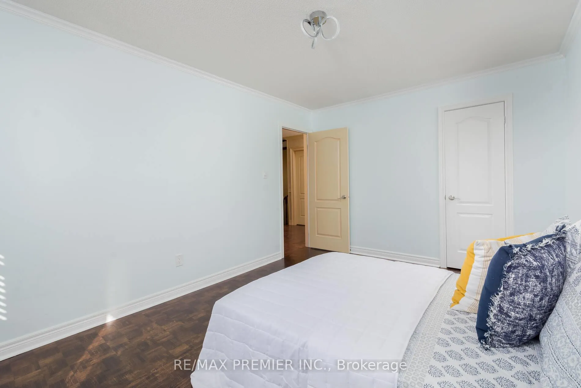 Photo 24 of 348 Royalpark Way, Vaughan, Elder Mills — HOMEH