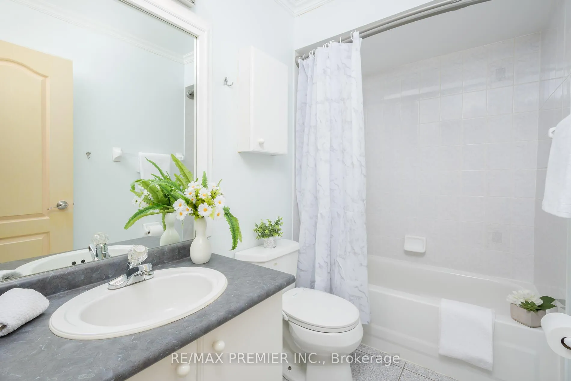 Photo 25 of 348 Royalpark Way, Vaughan, Elder Mills — HOMEH