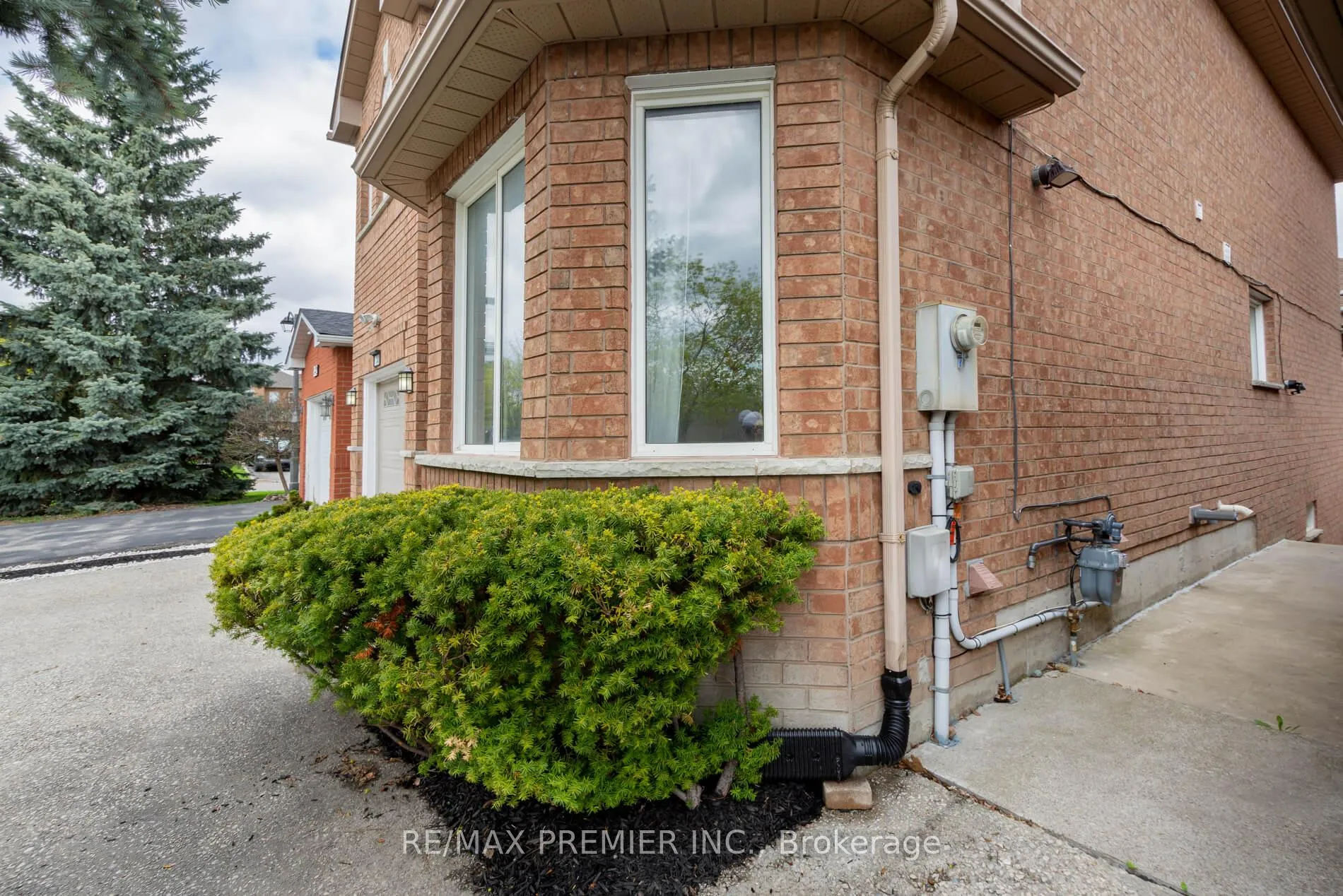 Photo 34 of 348 Royalpark Way, Vaughan, Elder Mills — HOMEH