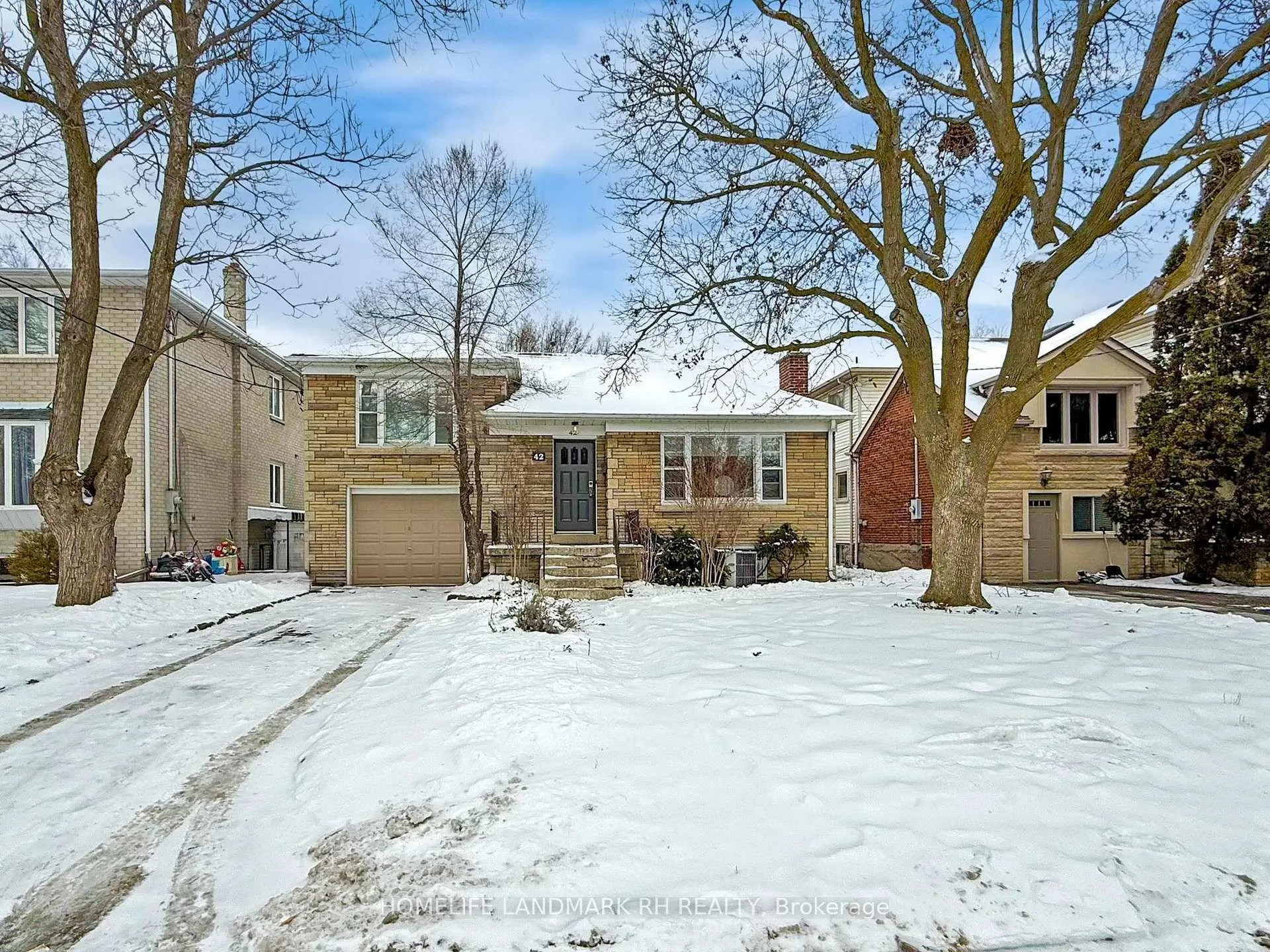 Photo 3 of 42 Frontenac Avenue, Toronto, Bedford Park-Nortown — HOMEH