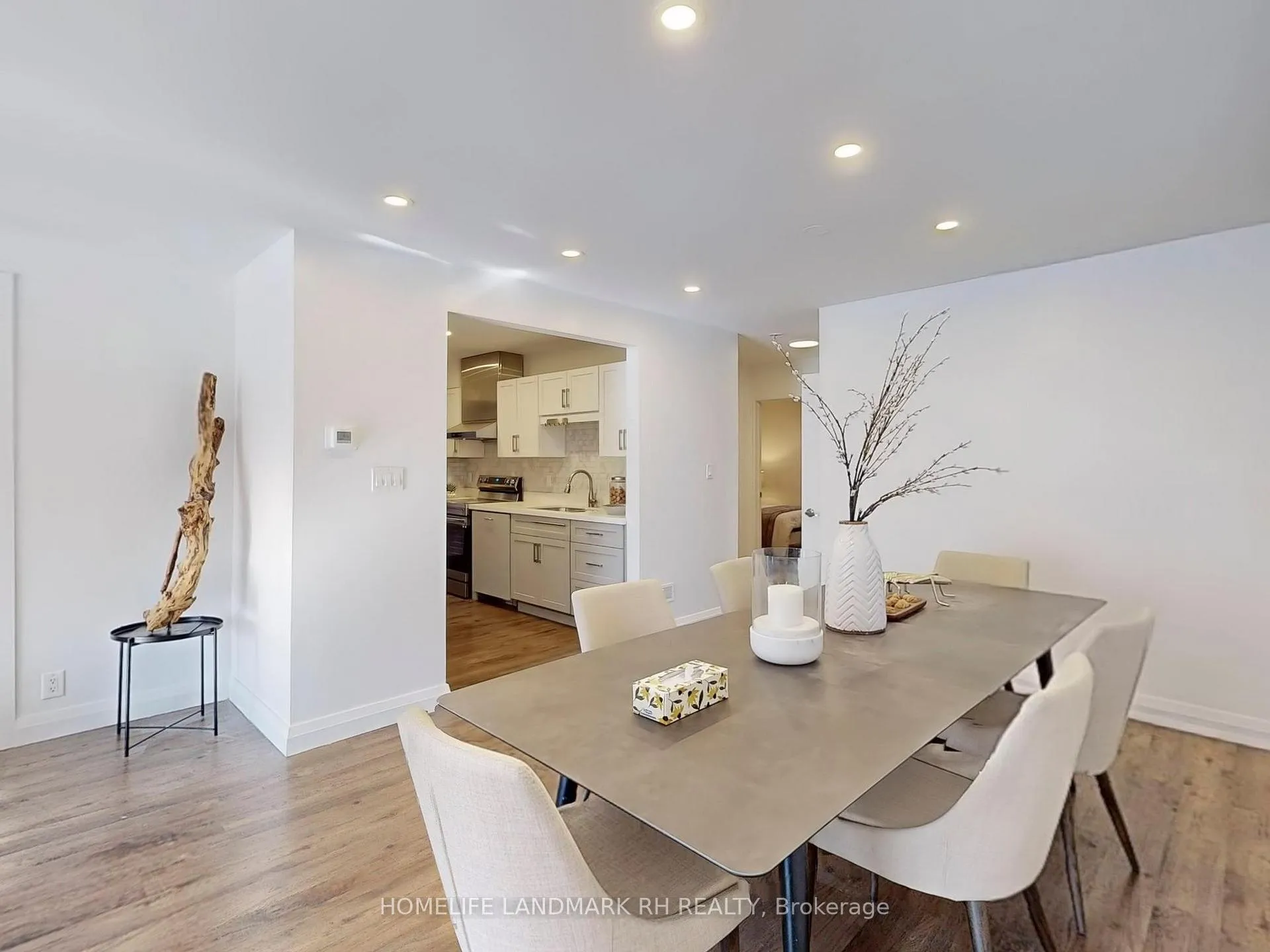 Photo 9 of 42 Frontenac Avenue, Toronto, Bedford Park-Nortown — HOMEH