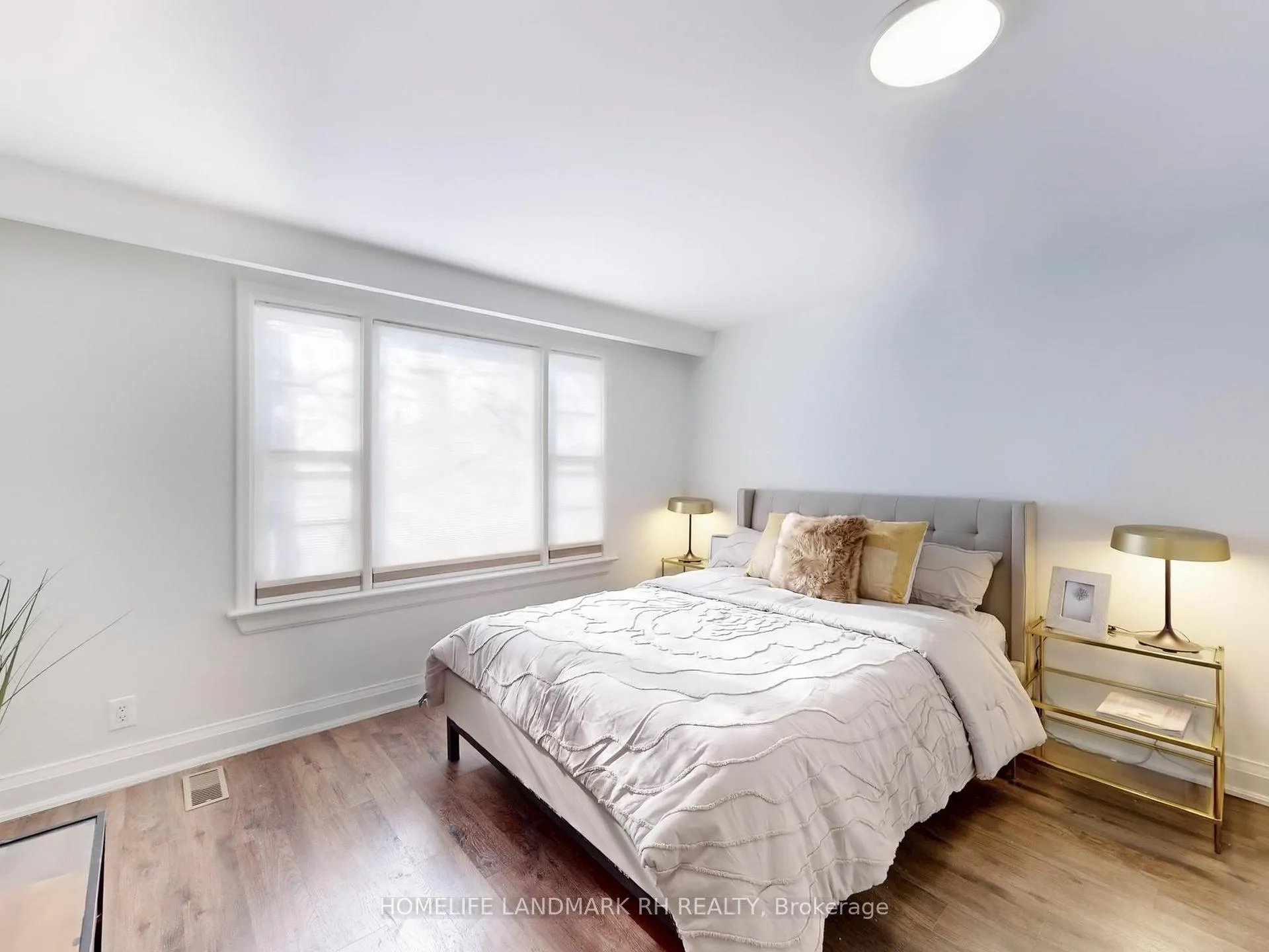 Photo 12 of 42 Frontenac Avenue, Toronto, Bedford Park-Nortown — HOMEH