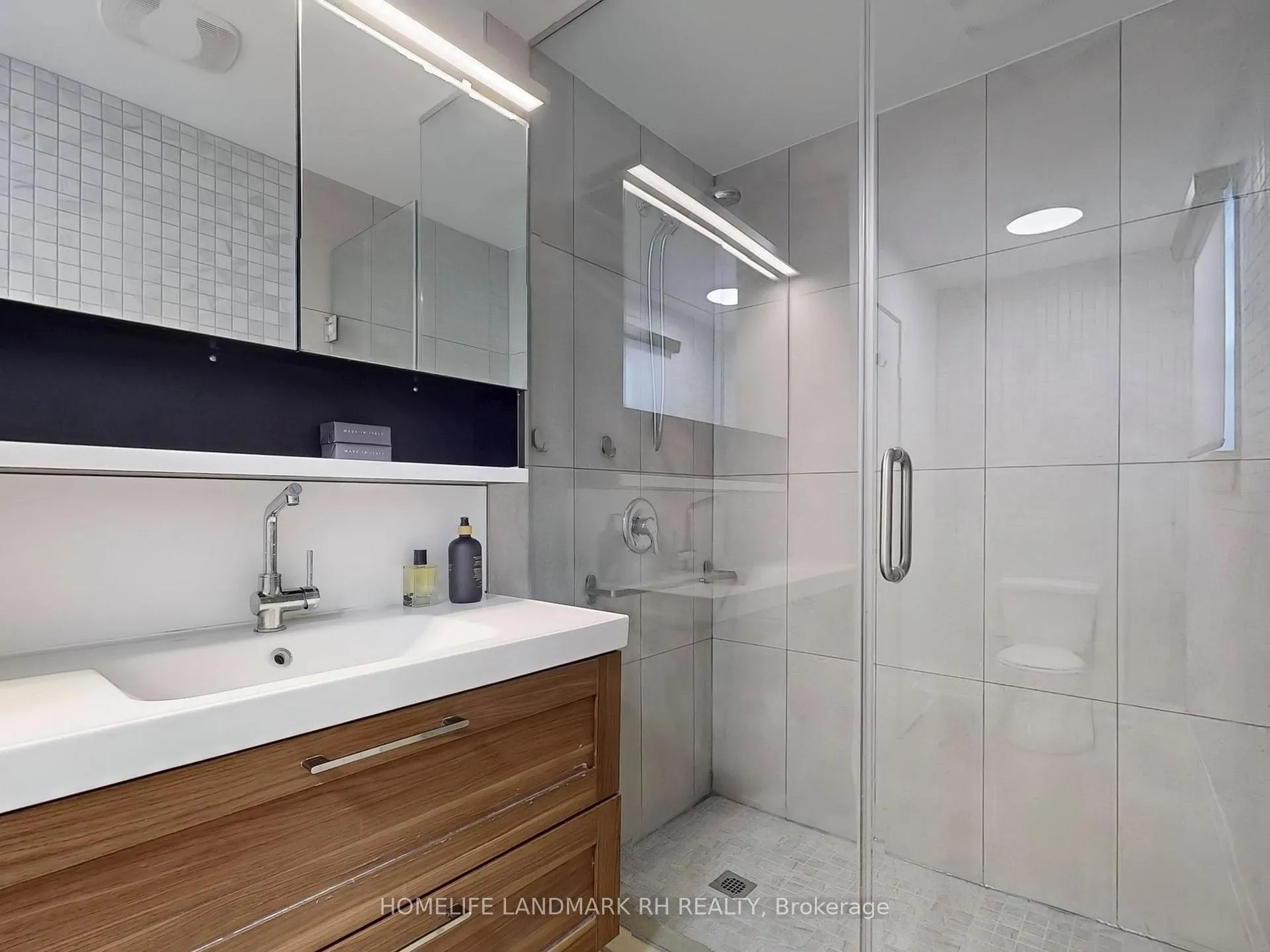 Photo 13 of 42 Frontenac Avenue, Toronto, Bedford Park-Nortown — HOMEH