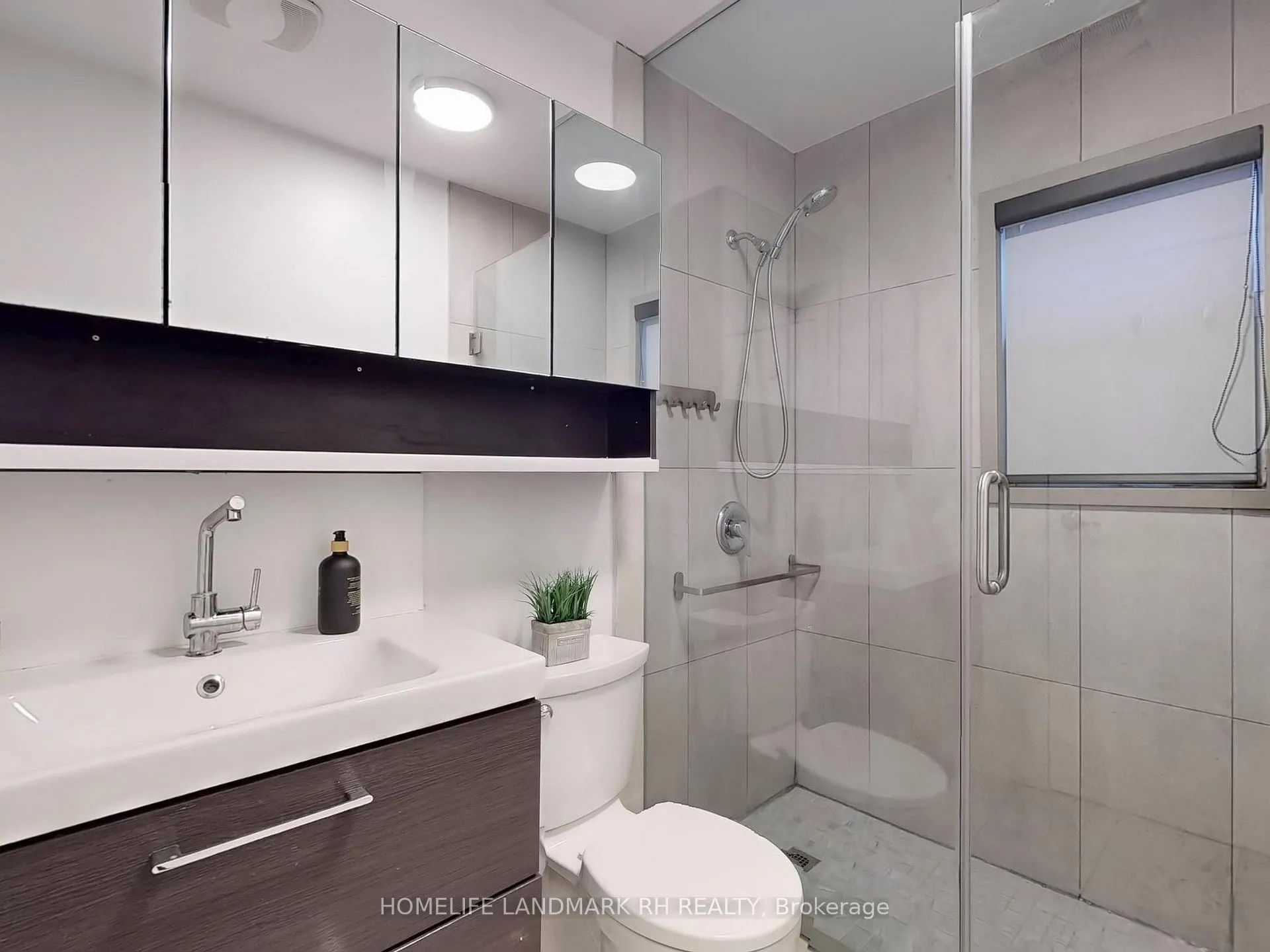 Photo 15 of 42 Frontenac Avenue, Toronto, Bedford Park-Nortown — HOMEH