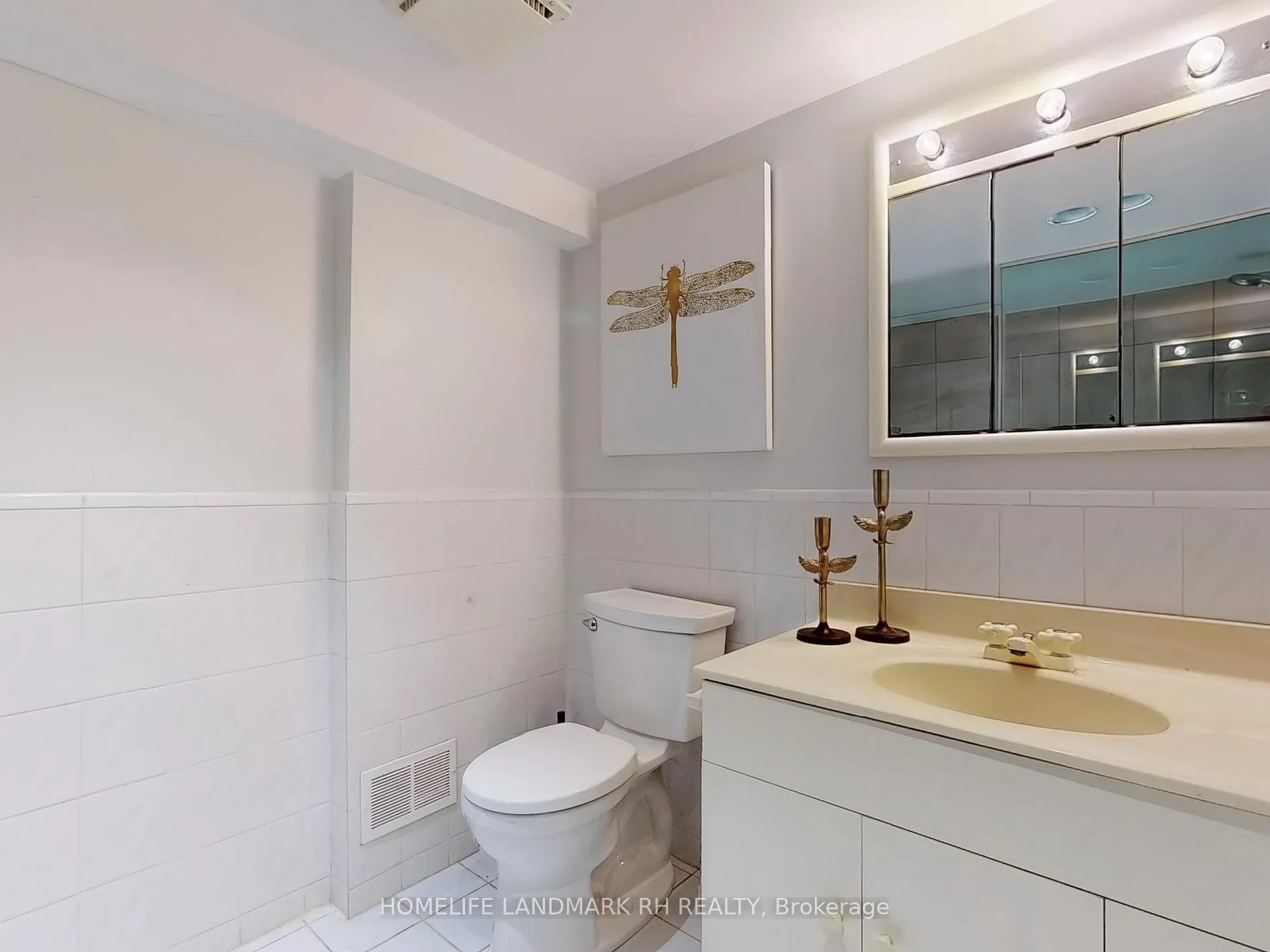 Photo 17 of 42 Frontenac Avenue, Toronto, Bedford Park-Nortown — HOMEH