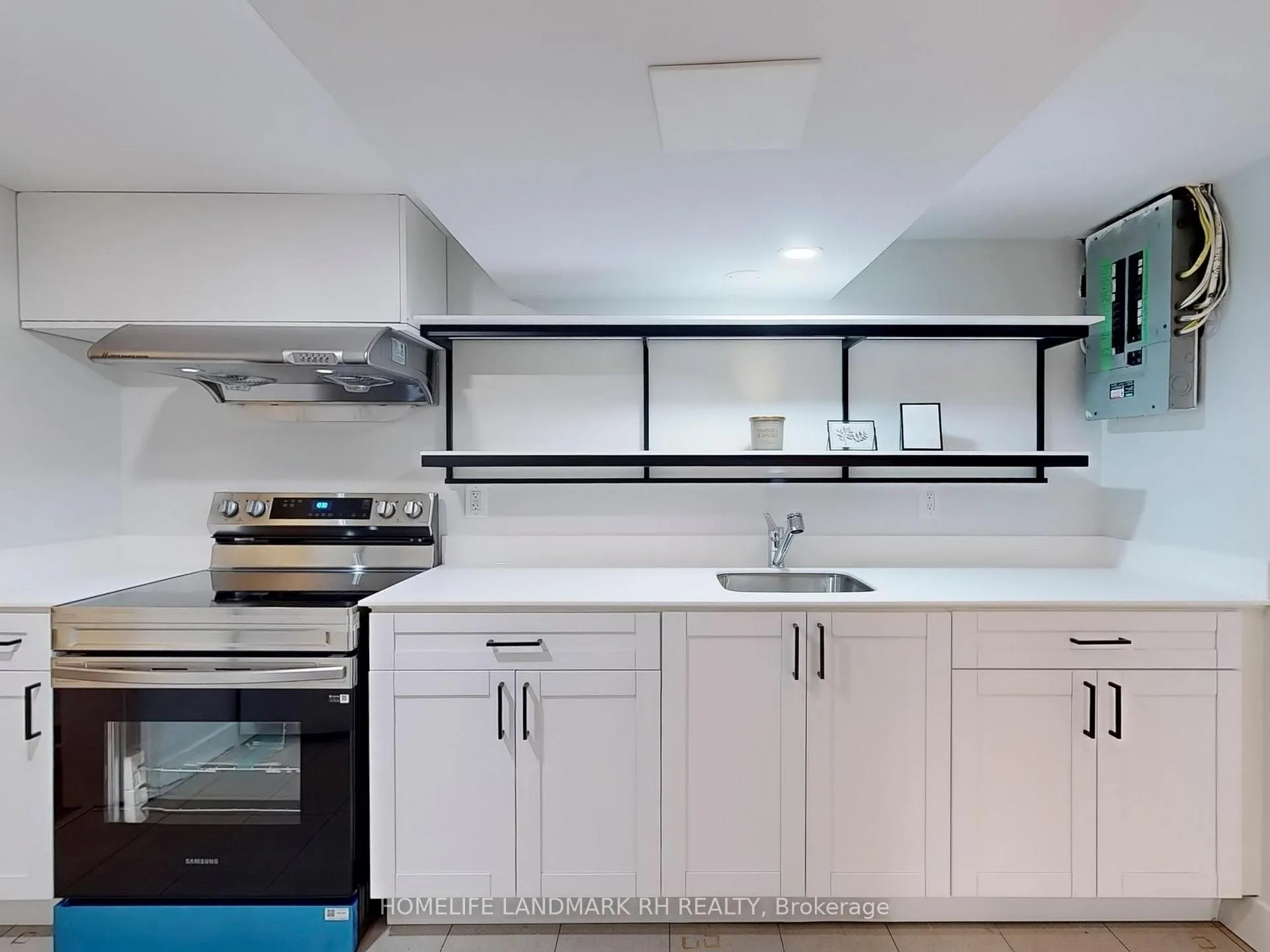 Photo 22 of 42 Frontenac Avenue, Toronto, Bedford Park-Nortown — HOMEH