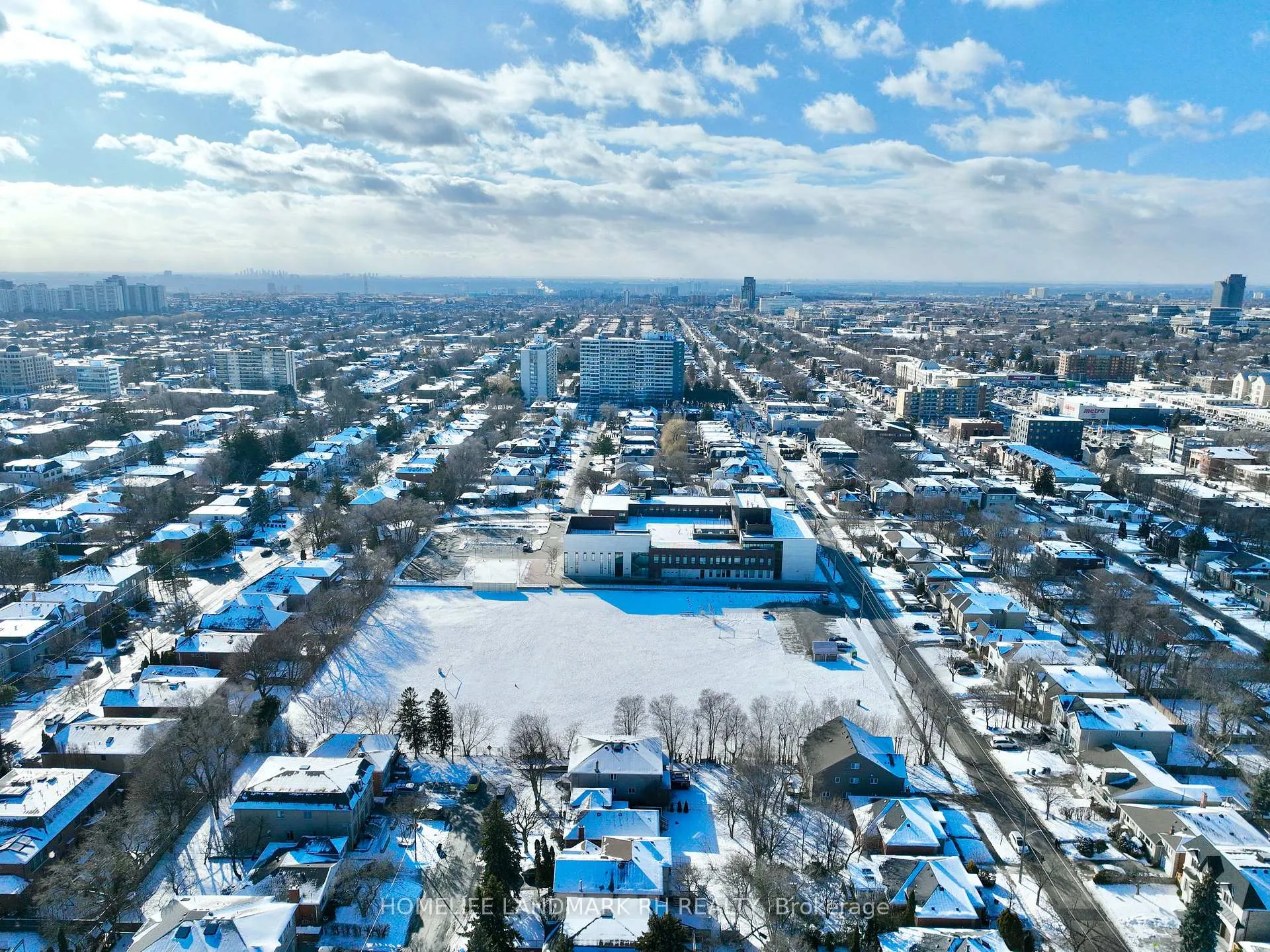 Photo 32 of 42 Frontenac Avenue, Toronto, Bedford Park-Nortown — HOMEH