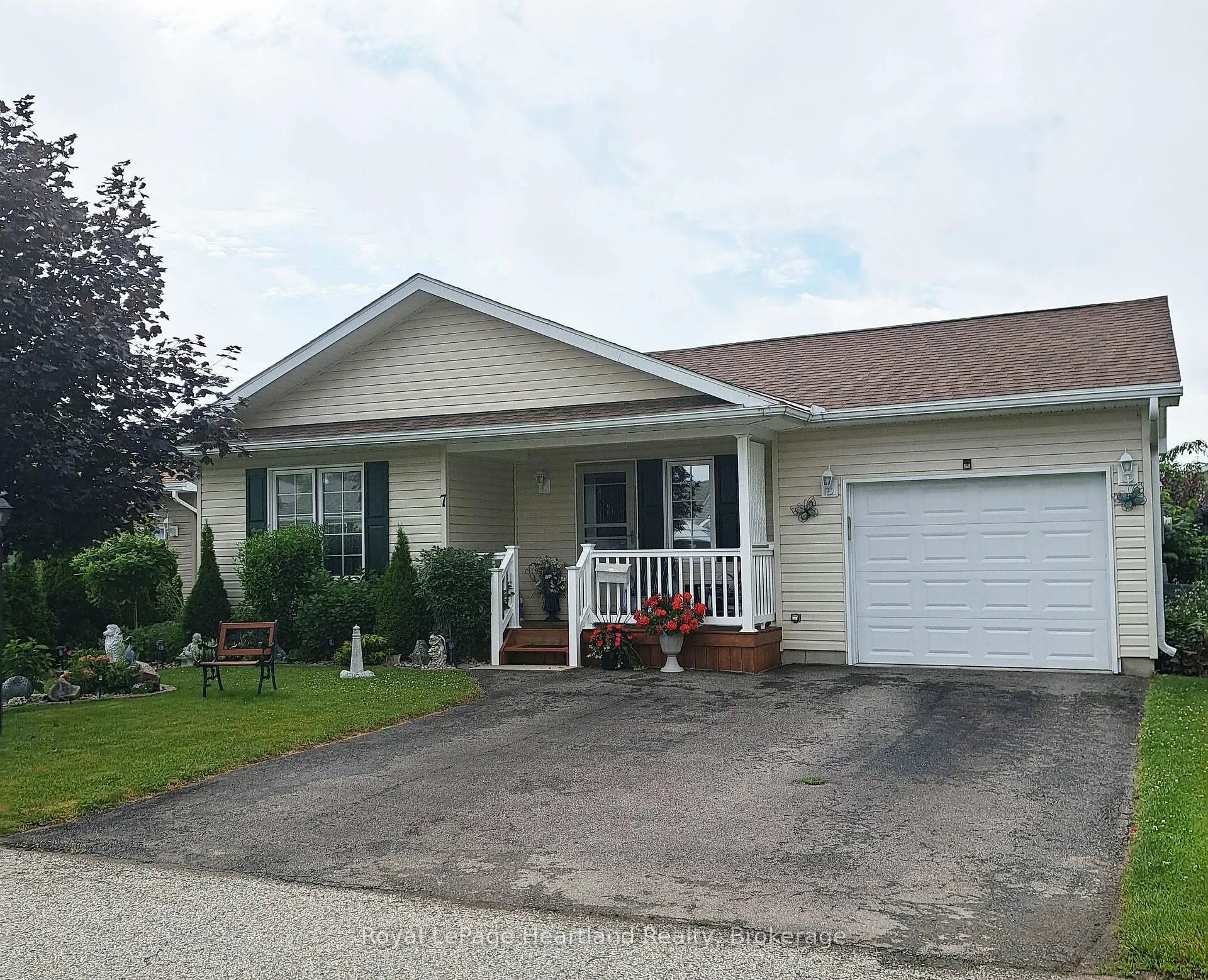 Photo 1 of 7 Kellestine Drive, Strathroy-Caradoc, SE — HOMEH