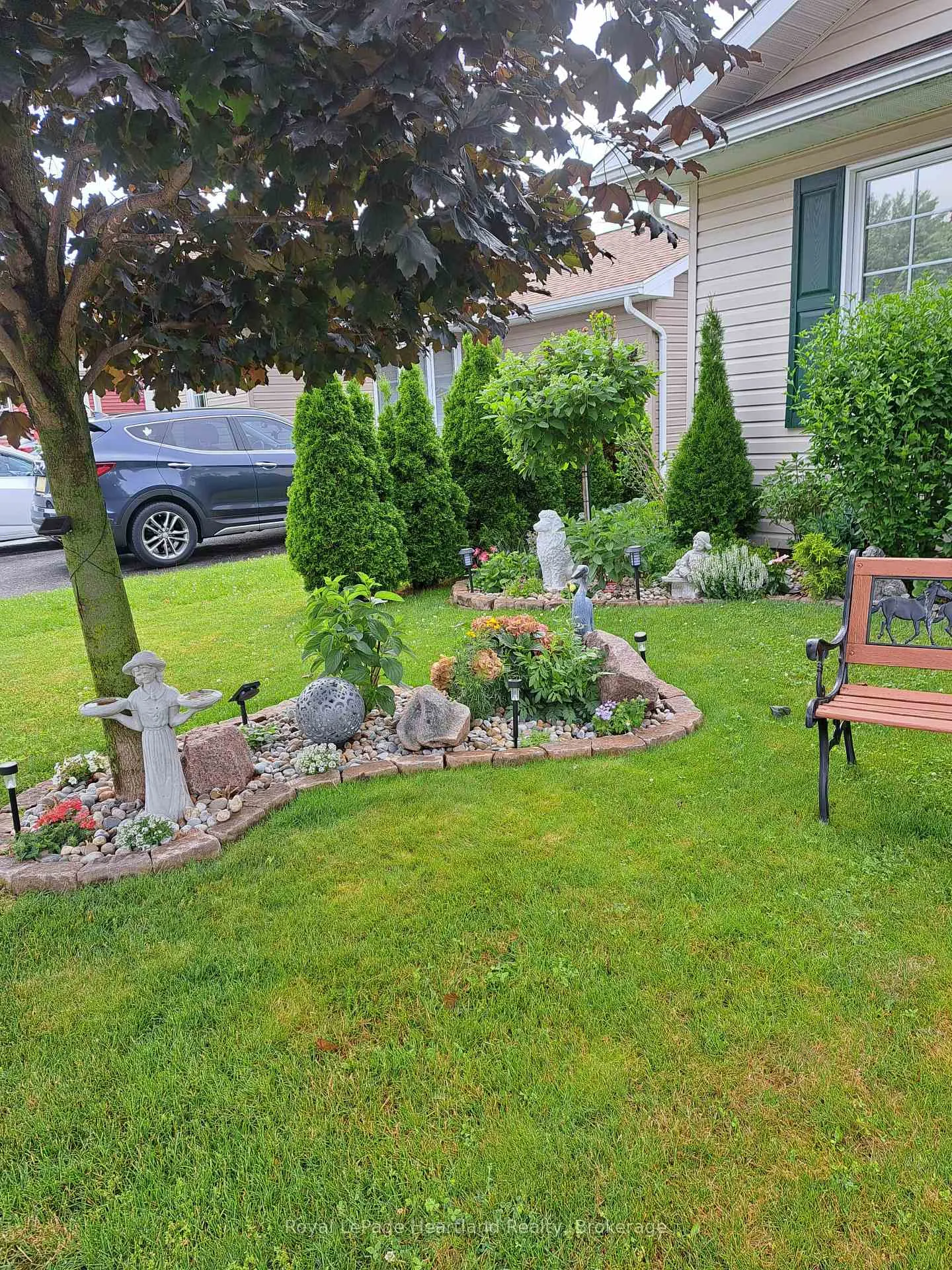 Photo 2 of 7 Kellestine Drive, Strathroy-Caradoc, SE — HOMEH