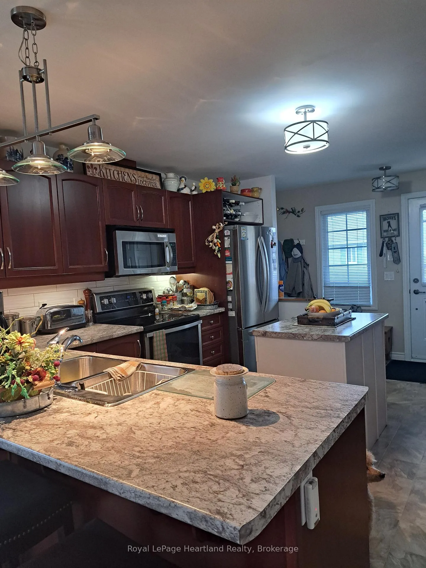 Photo 5 of 7 Kellestine Drive, Strathroy-Caradoc, SE — HOMEH