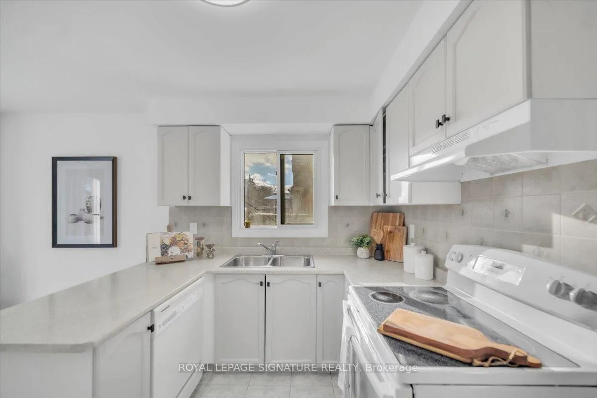 Photo 12 of 41 Wicks Drive, Ajax, Central East — HOMEH