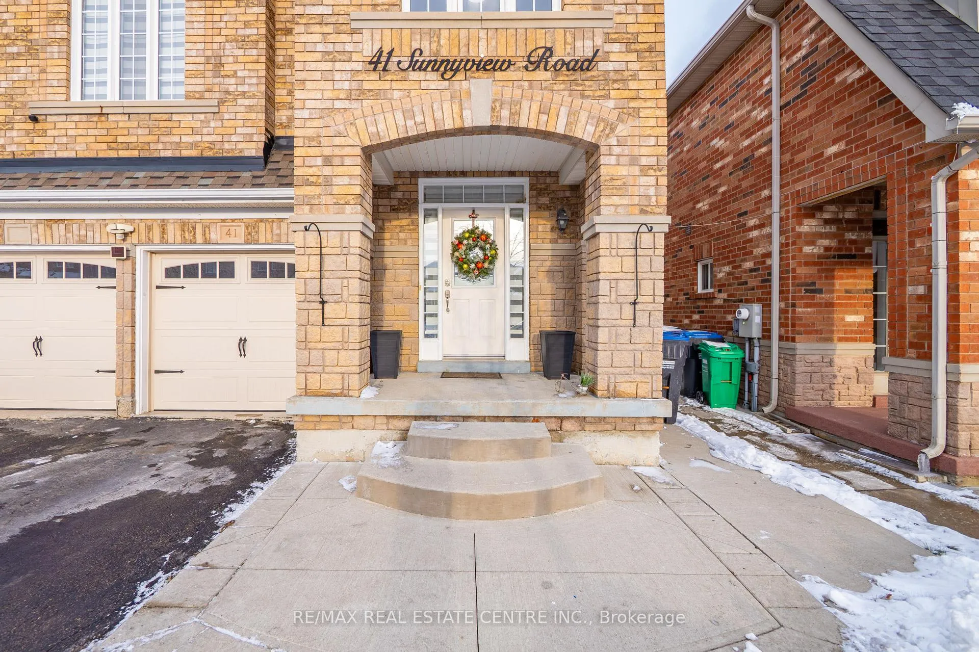 Photo 2 of 41 Sunnyview Road, Brampton, Fletcher's Meadow — HOMEH