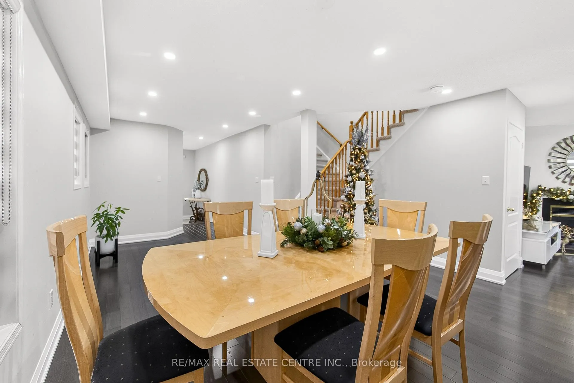 Photo 7 of 41 Sunnyview Road, Brampton, Fletcher's Meadow — HOMEH